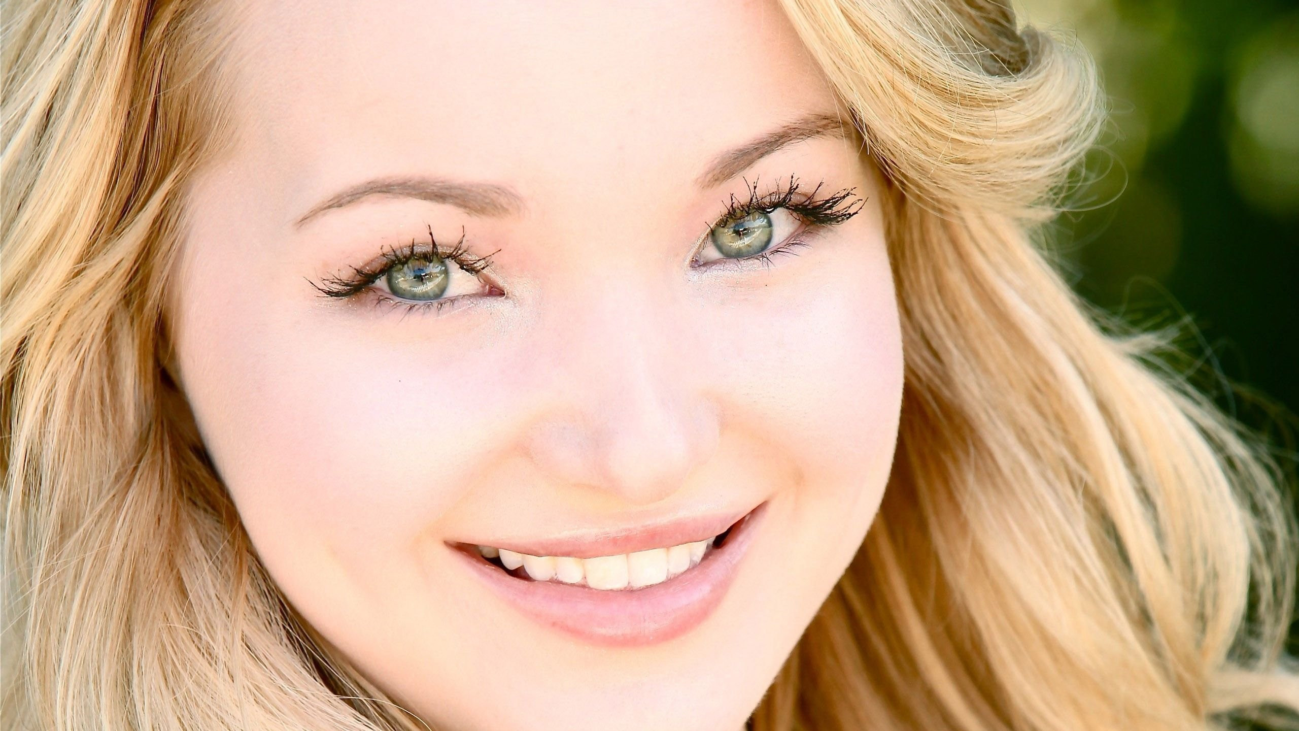 Dove Cameron, Actress wallpaper, Captivating beauty, Stunning shot, 2560x1440 HD Desktop