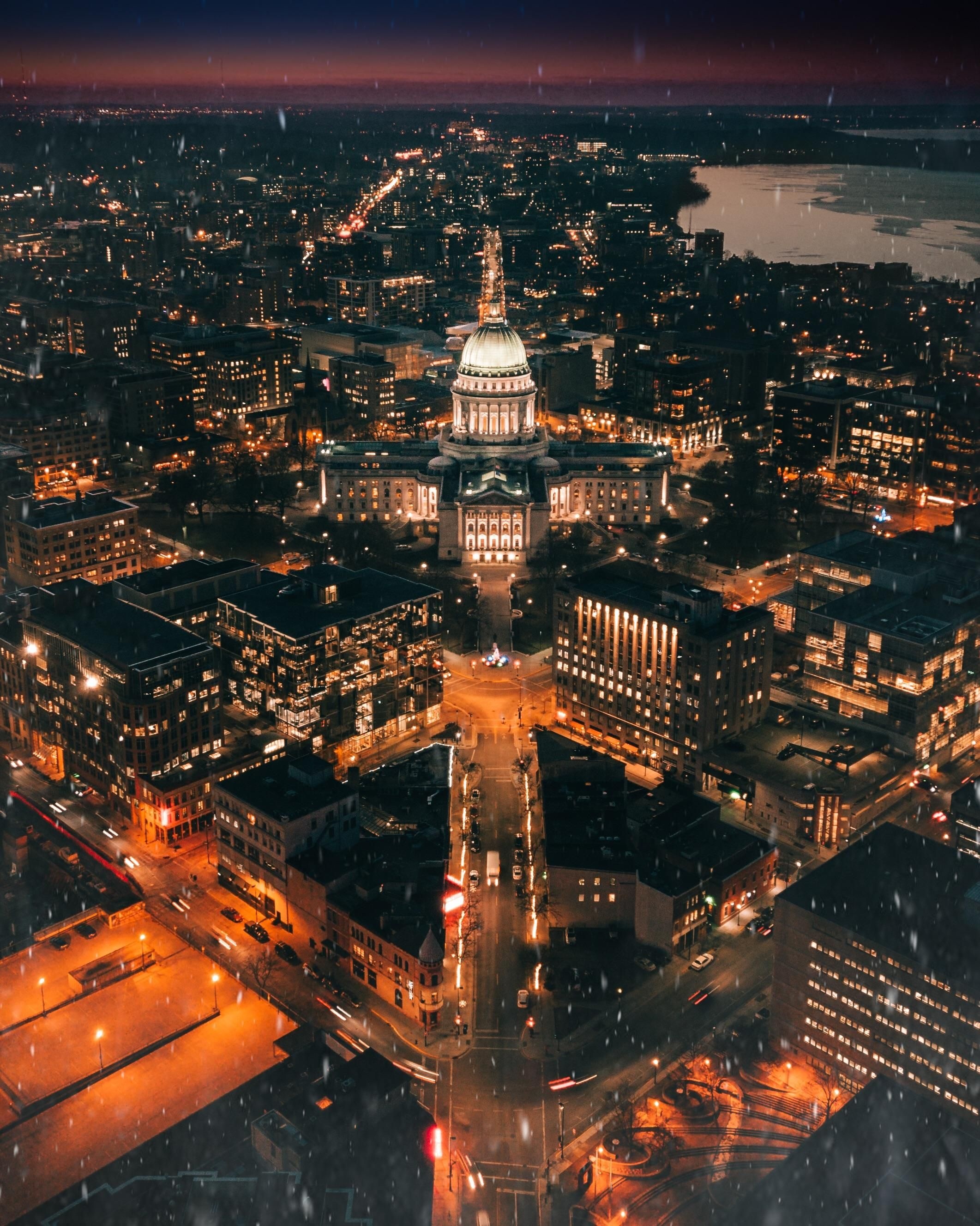 Snowy Madison skyline, UW Madison, Madison winter view, Madison 1350x1080, 2130x2660 HD Phone