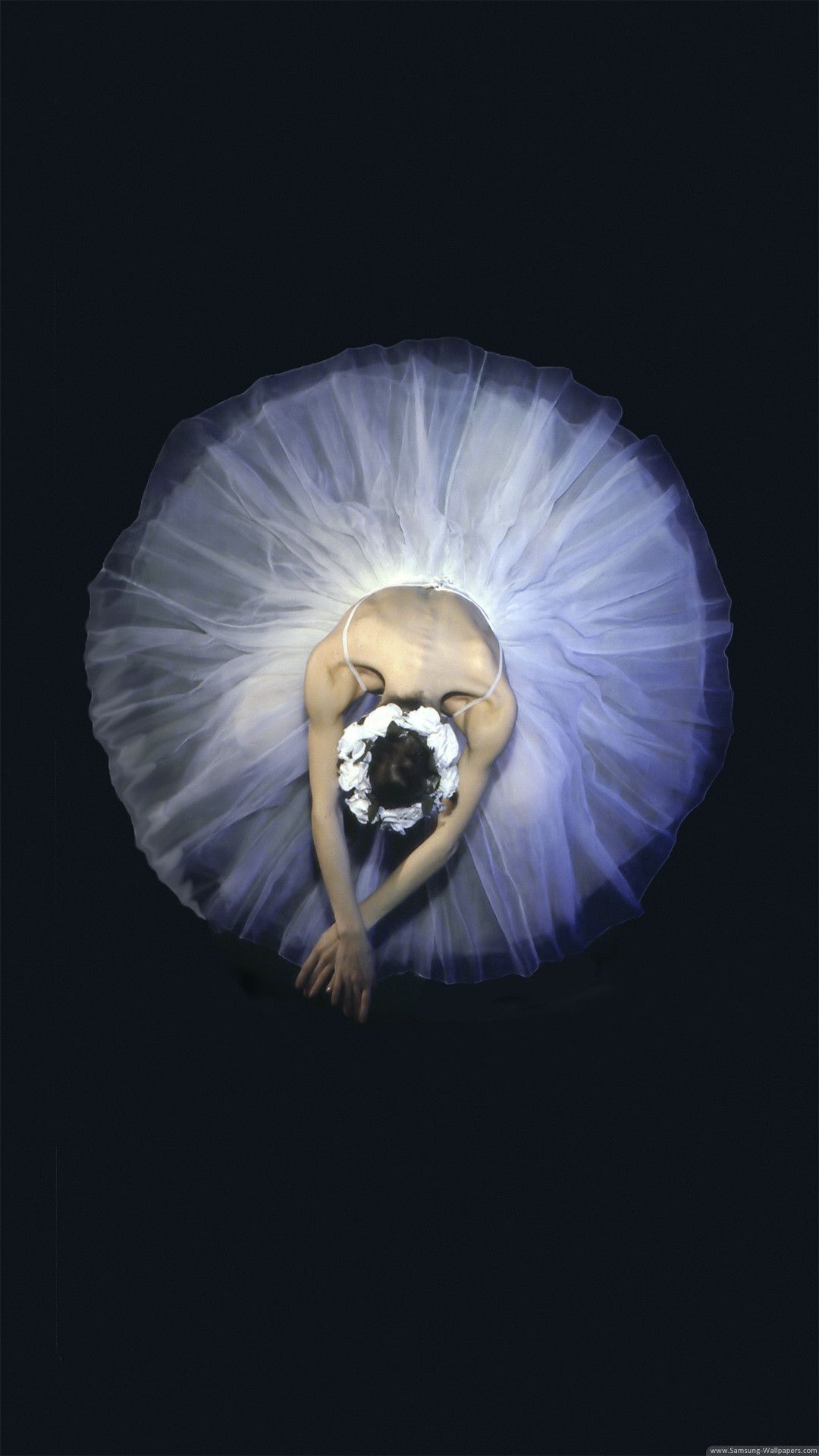 Ballet on desktop, Stock wallpaper, Samsung Galaxy S5, Dance and elegance, 1080x1920 Full HD Phone