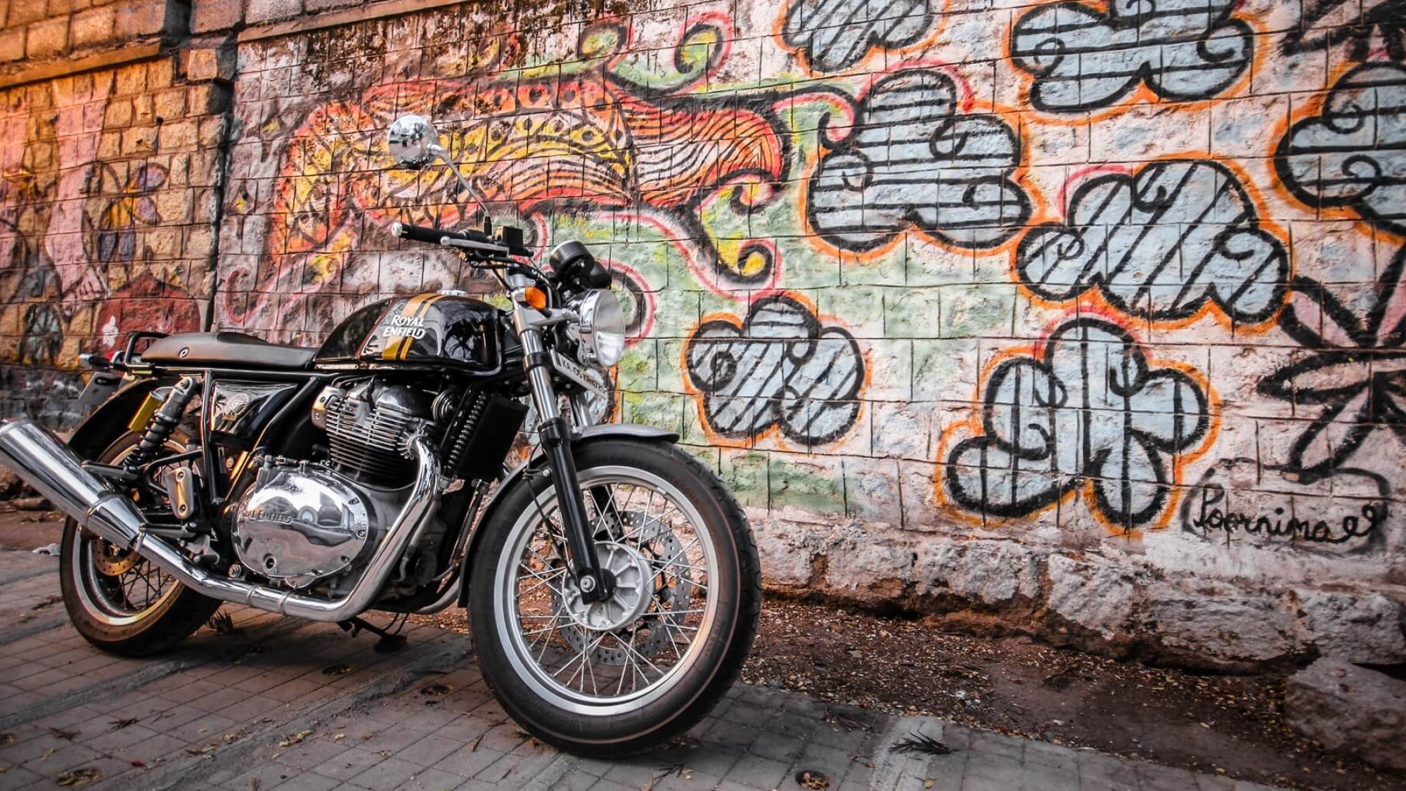 Royal Enfield Continental GT 650, Graffiti stone wall, Wire-spoke motorcycle wheel, HD Desktop wallpaper