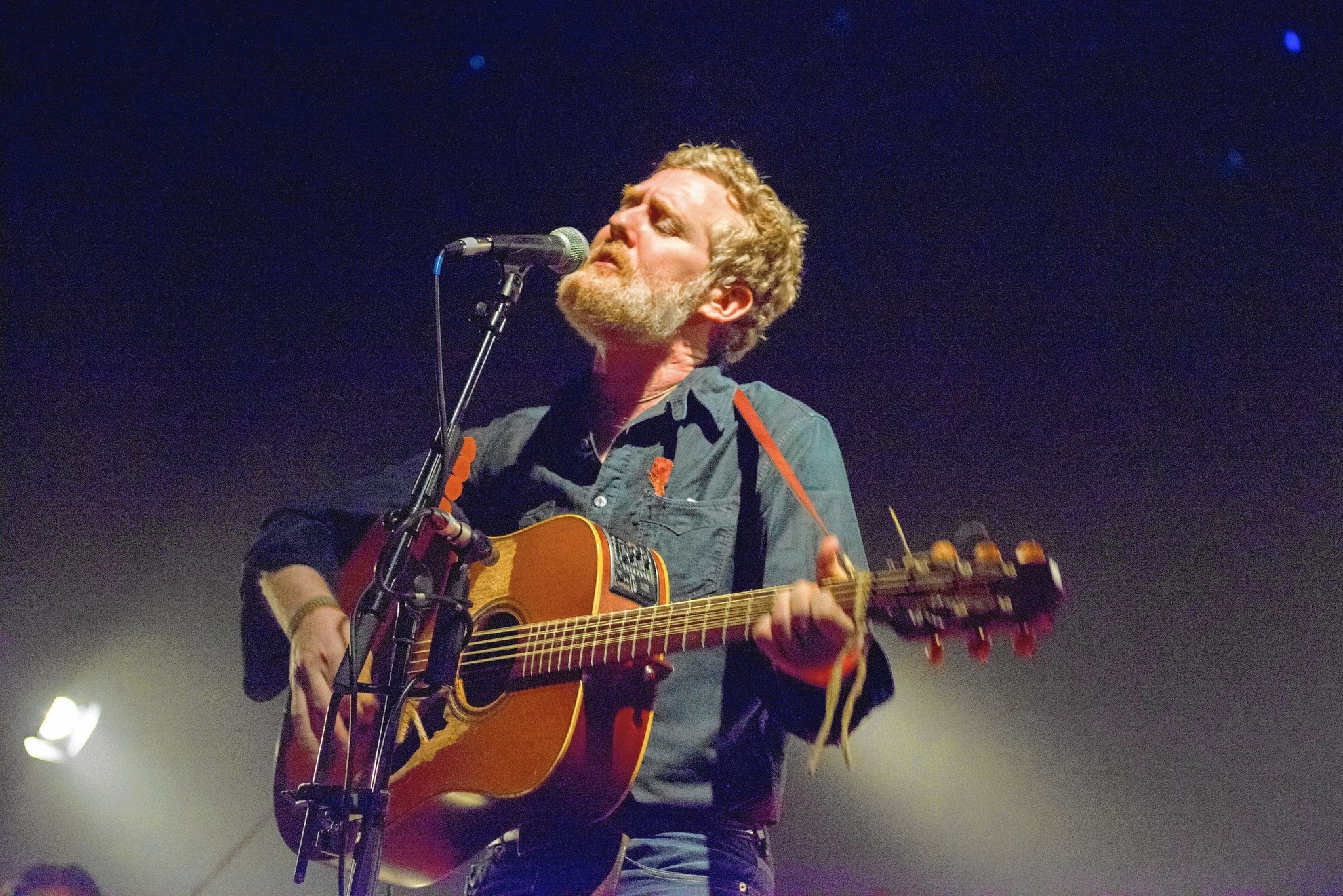 Glen Hansard, Giant pub, Chicago Theatre, Chicago Tribune, Music, 2050x1370 HD Desktop