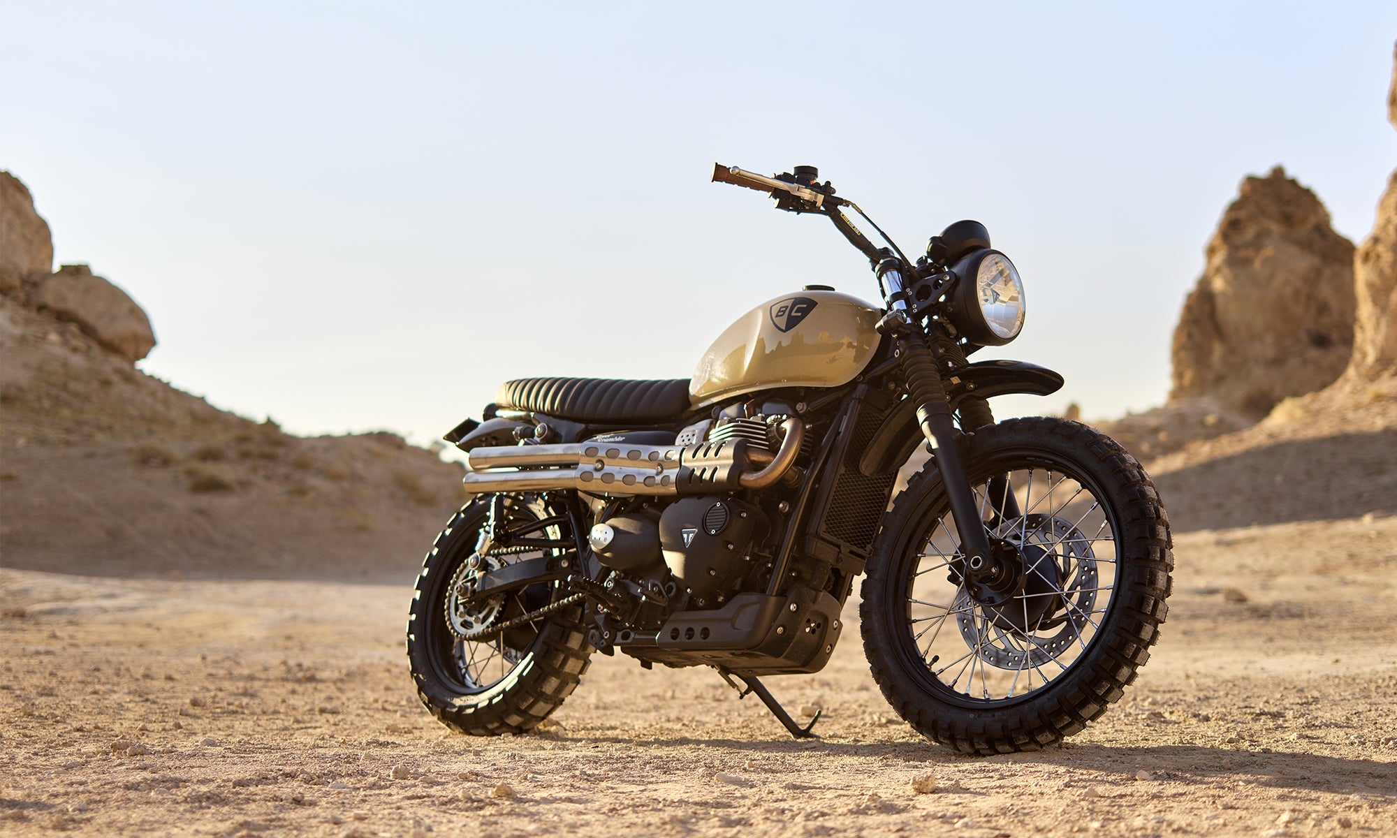 Triumph Street Scrambler, Desert tan, British customs, Auto adventure, 2000x1200 HD Desktop