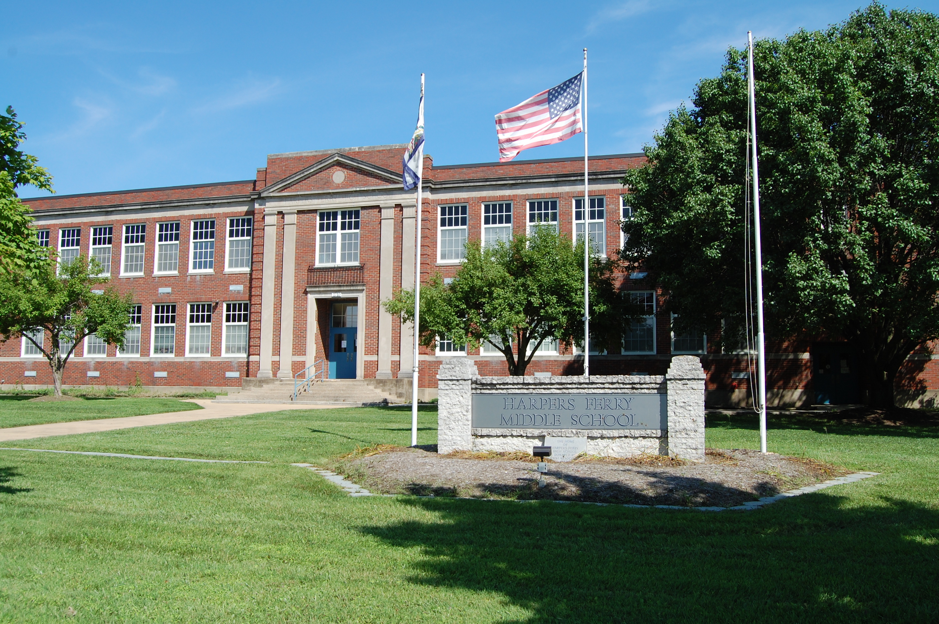 Harpers Ferry, Middle school, Home, West Virginia, 3010x2000 HD Desktop