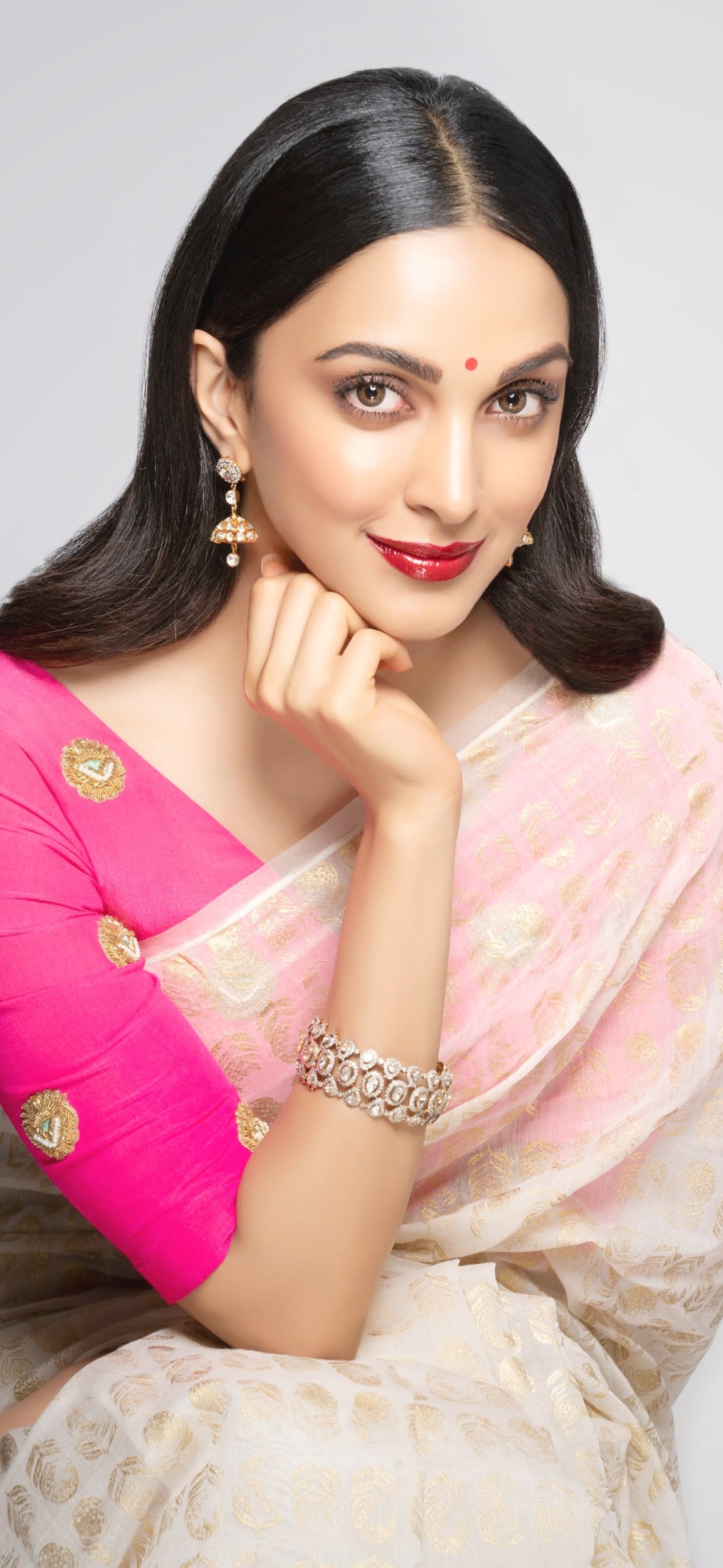 Kiara Advani, Bollywood Wallpaper, 1080x2340 HD Phone