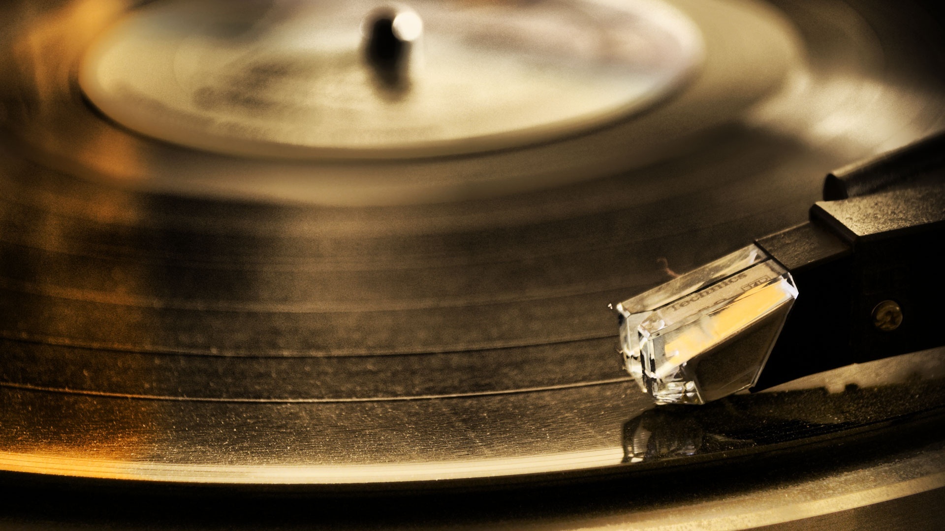 Technics cartridge stylus, Spinning vinyl record, Vintage turntable platter, Full HD Desktop wallpaper