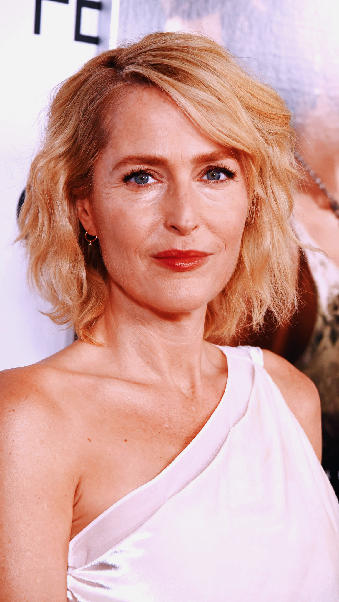 Gillian Anderson Lockscreens, Tumblr Posts, Celebrity Style, Fashion Inspiration, 1160x2050 HD Phone