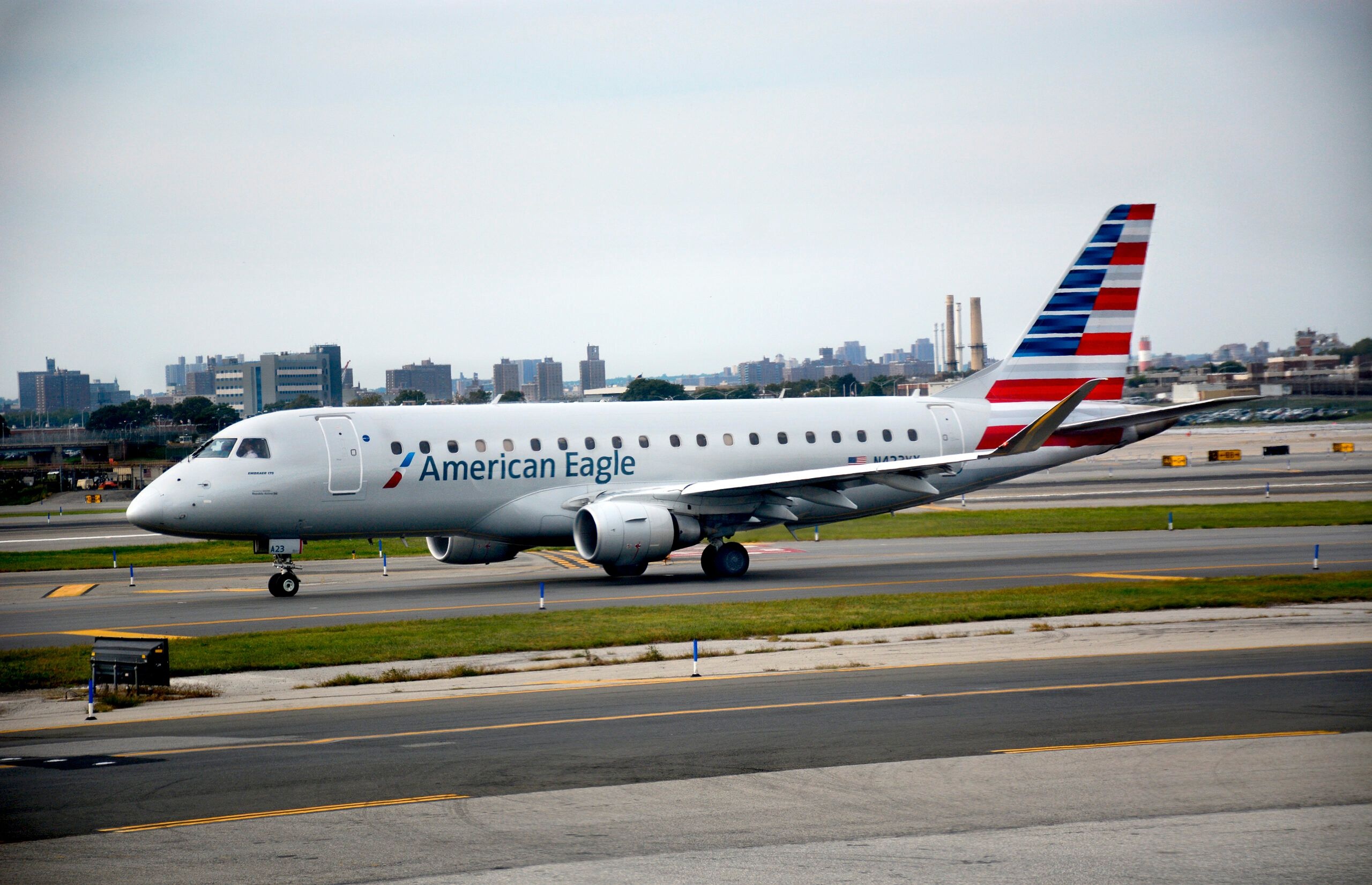 American Eagle Airlines, Pizza party, Erj 175 diversion, Travels, 2560x1660 HD Desktop