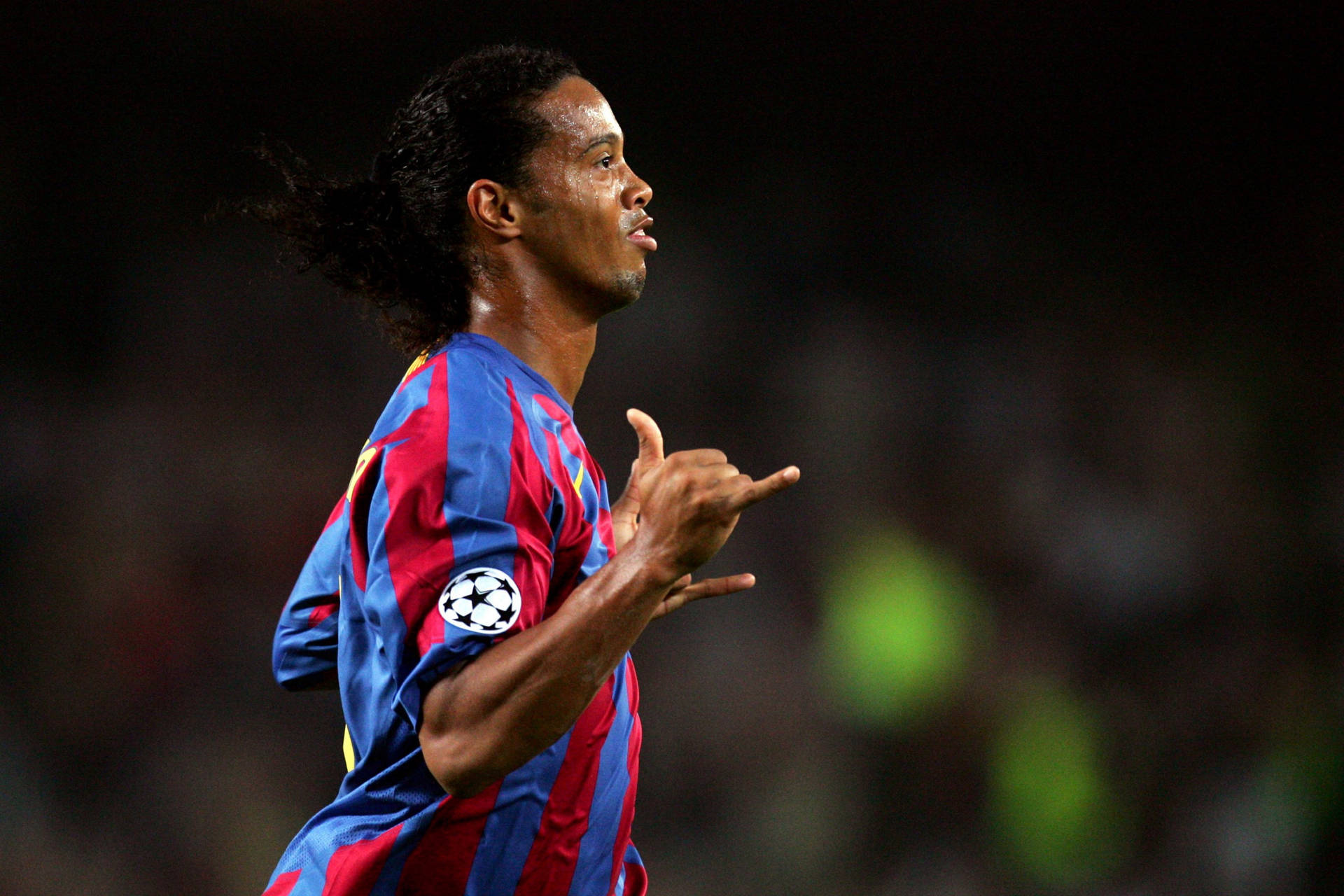 Ronaldinho, FC Barcelona jersey, shaka sign celebration, HD Desktop wallpaper