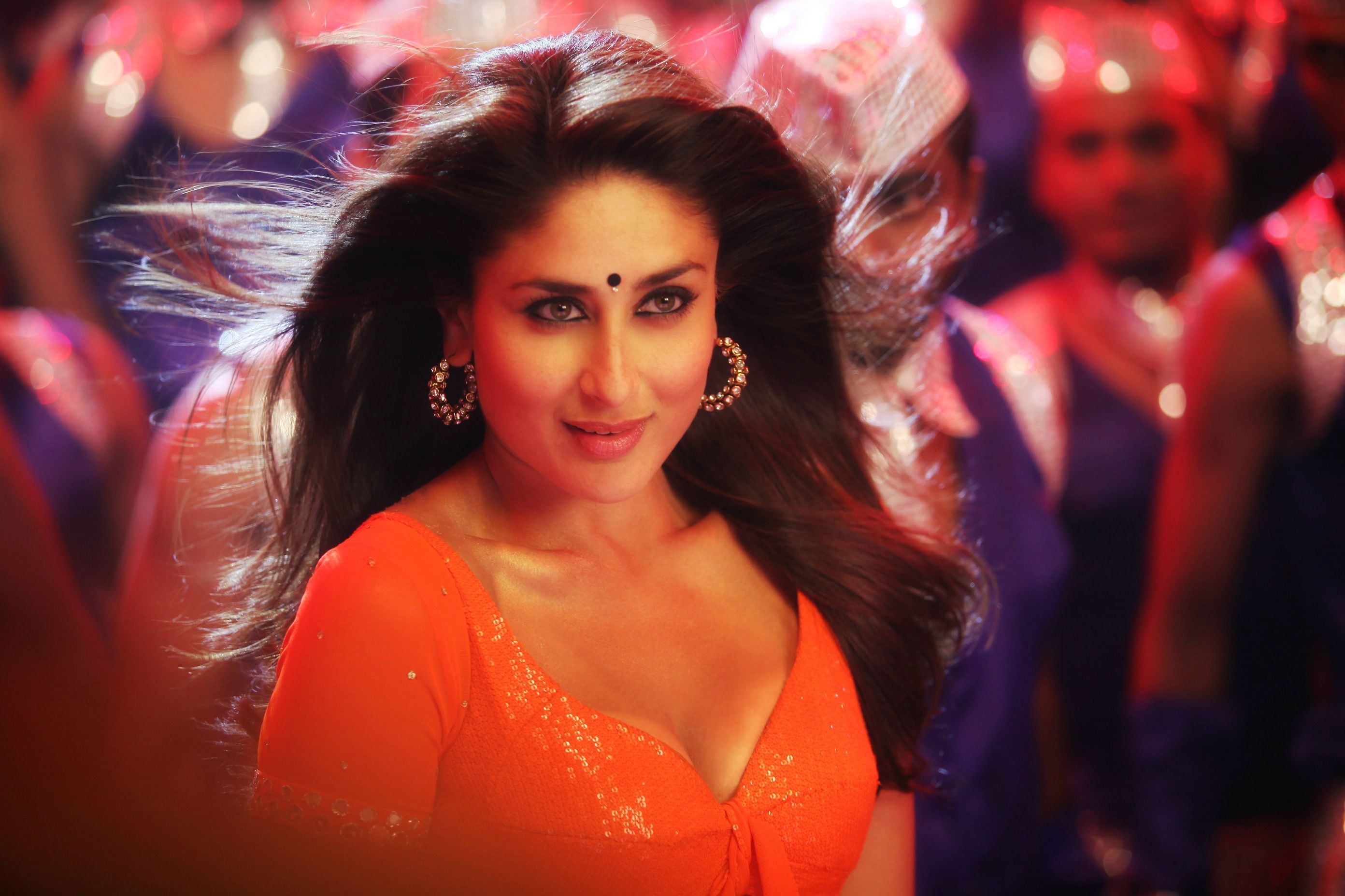 Halkat Jawani, Kareena Kapoor Wallpaper, 2790x1860 HD Desktop