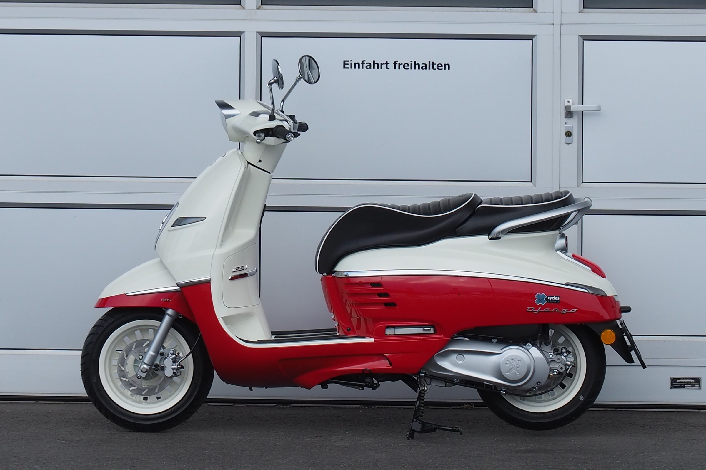 Peugeot Django 125, Retro-inspired scooter, Stylish curves, Vintage charm, 2400x1600 HD Desktop