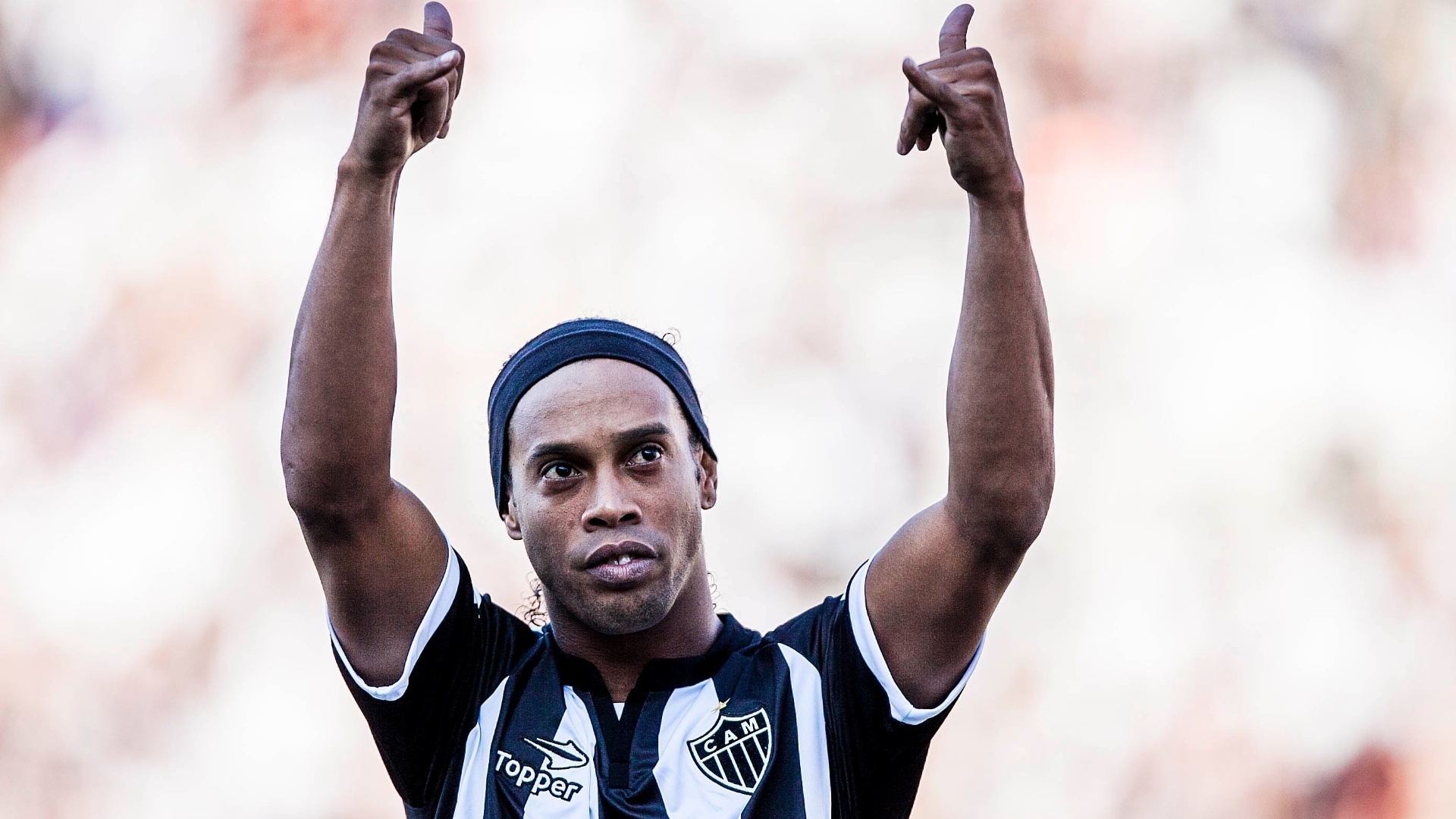 Ronaldinho, Clube Atletico Mineiro jersey, goal celebration gesture, Full HD Desktop wallpaper