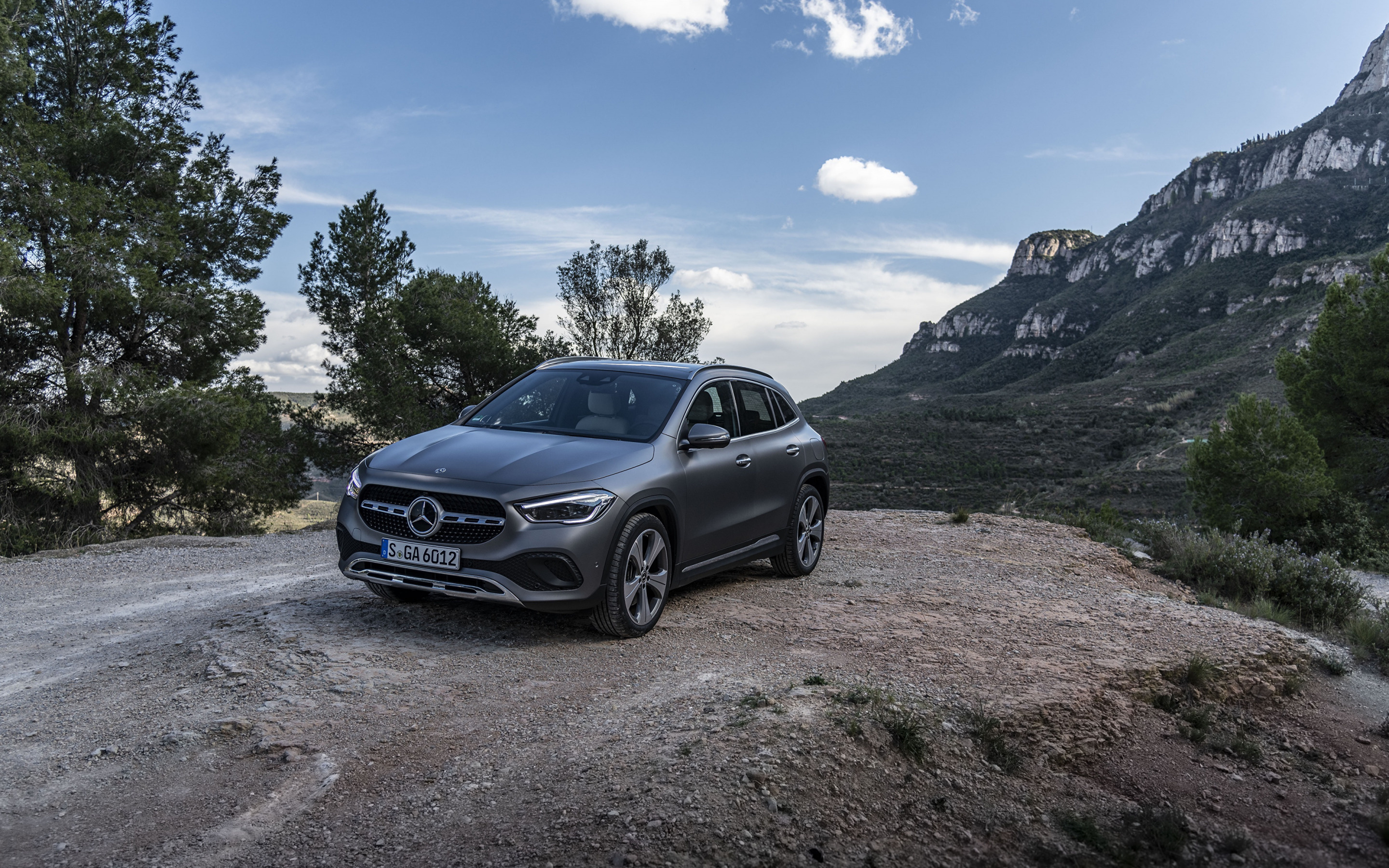 Mercedes-Benz GLA, Matt gray exterior, German engineering, High-quality pictures, 2880x1800 HD Desktop