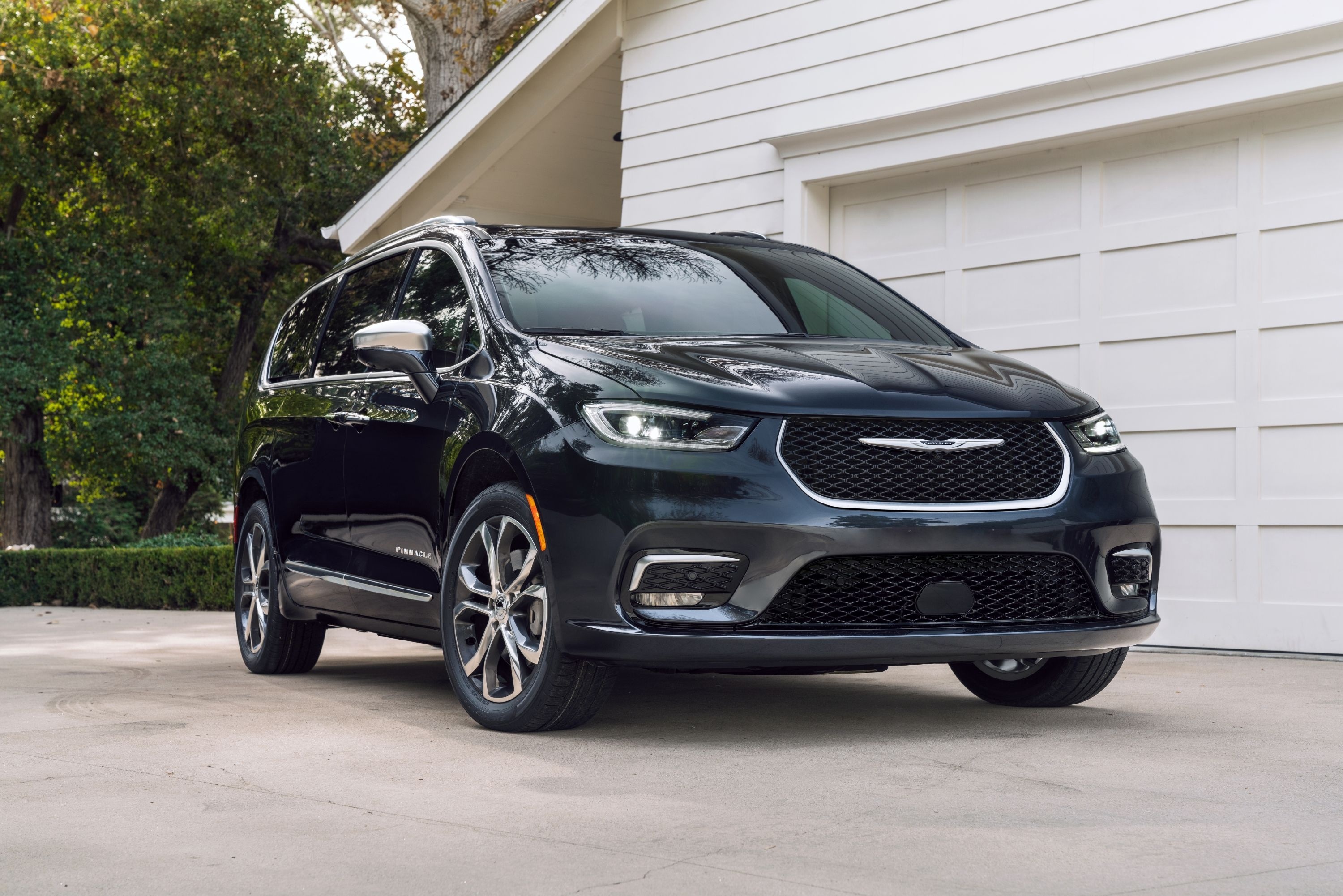 Chrysler Pacifica, 2021 loaded model, Premium features, High-end luxury, 3000x2010 HD Desktop