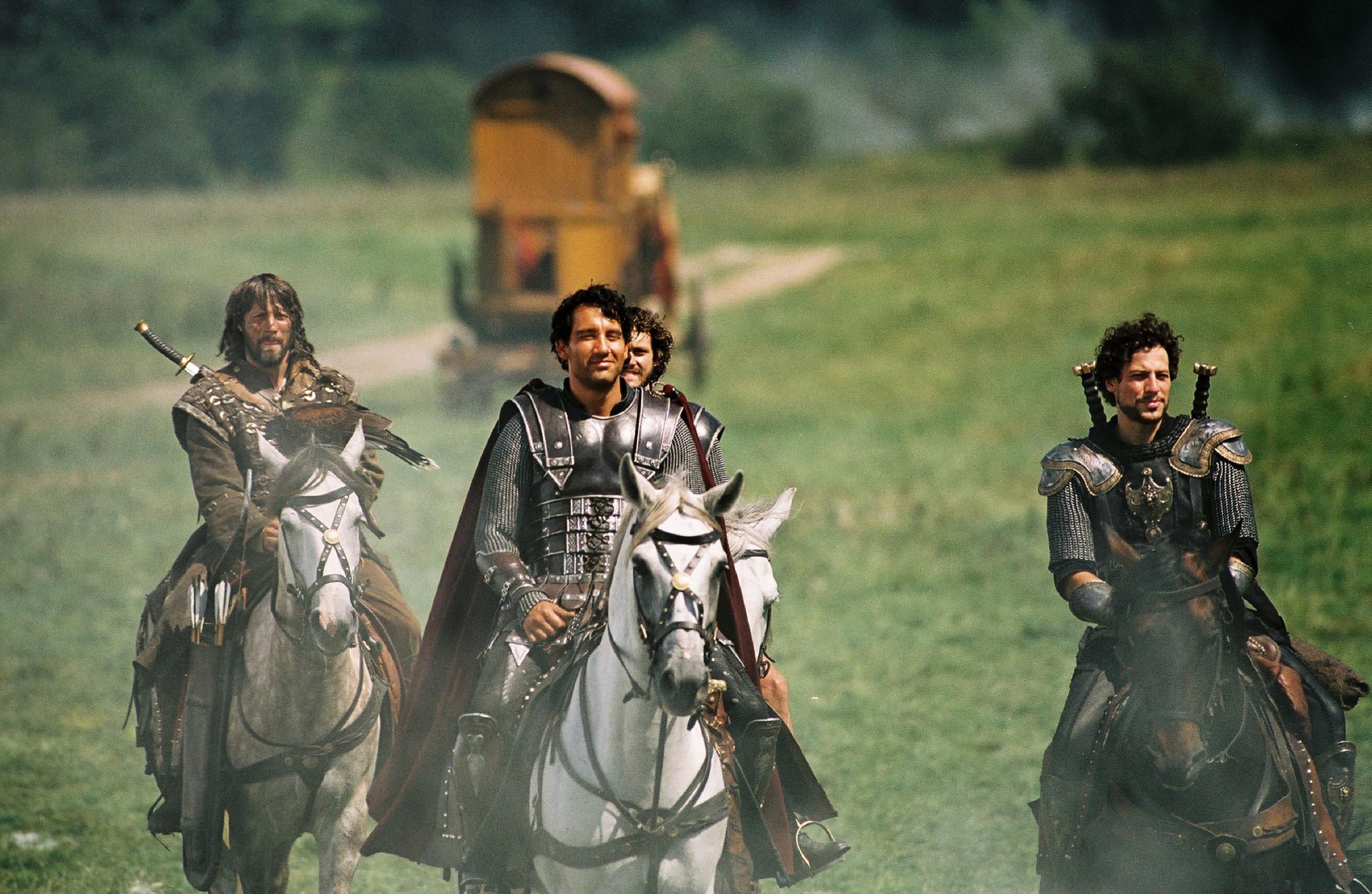 King Arthur 2004, Clive Owen's portrayal, Classic Arthurian tale, Medieval hero, 3000x1960 HD Desktop