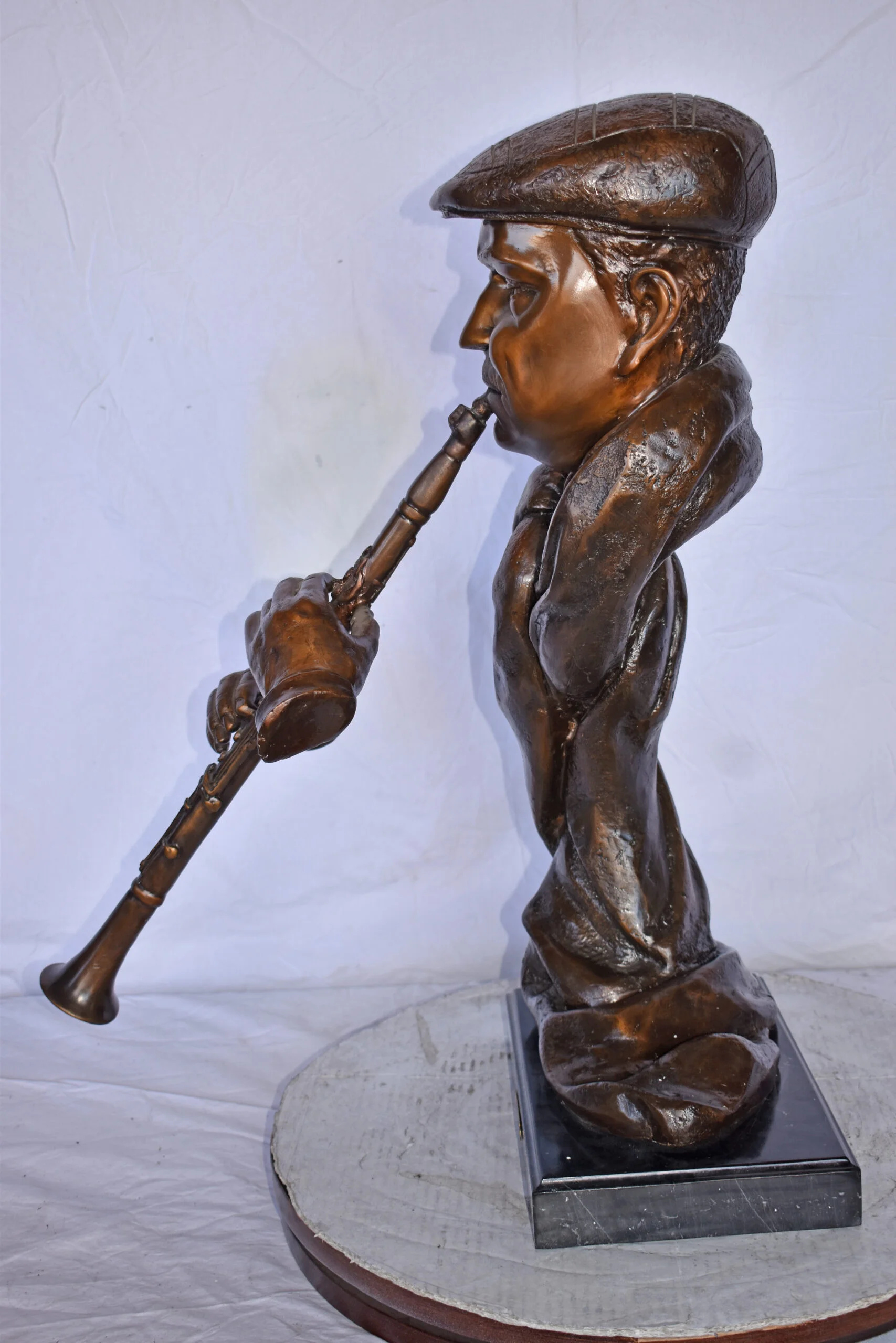 Arnadia bust, Bronze statue, Nifao Musicista, Clarinet player sculpture, 1710x2560 HD Phone