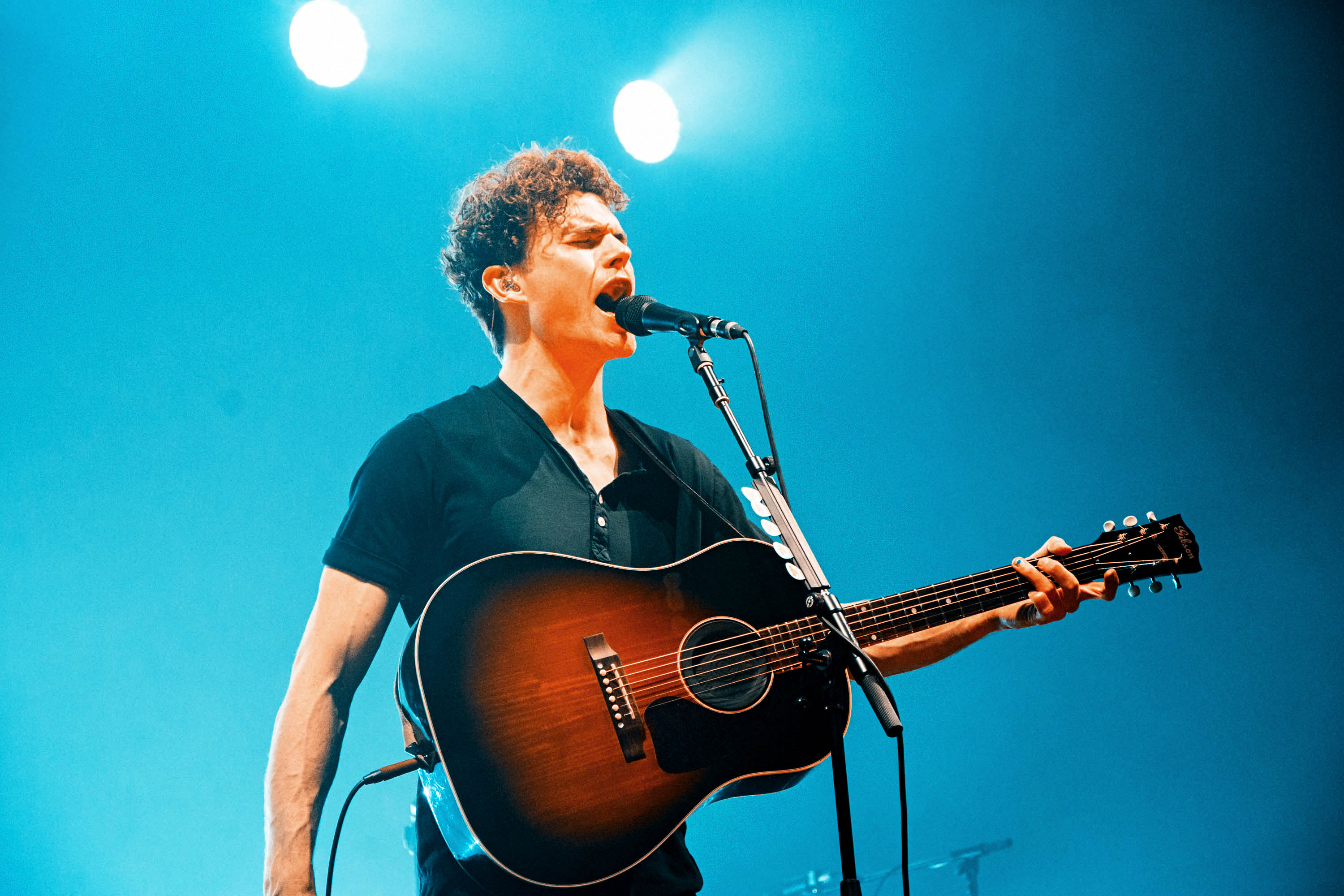 Vance Joy (Music), Live performance, Enchanting venue, Captivated audience, 3000x2000 HD Desktop