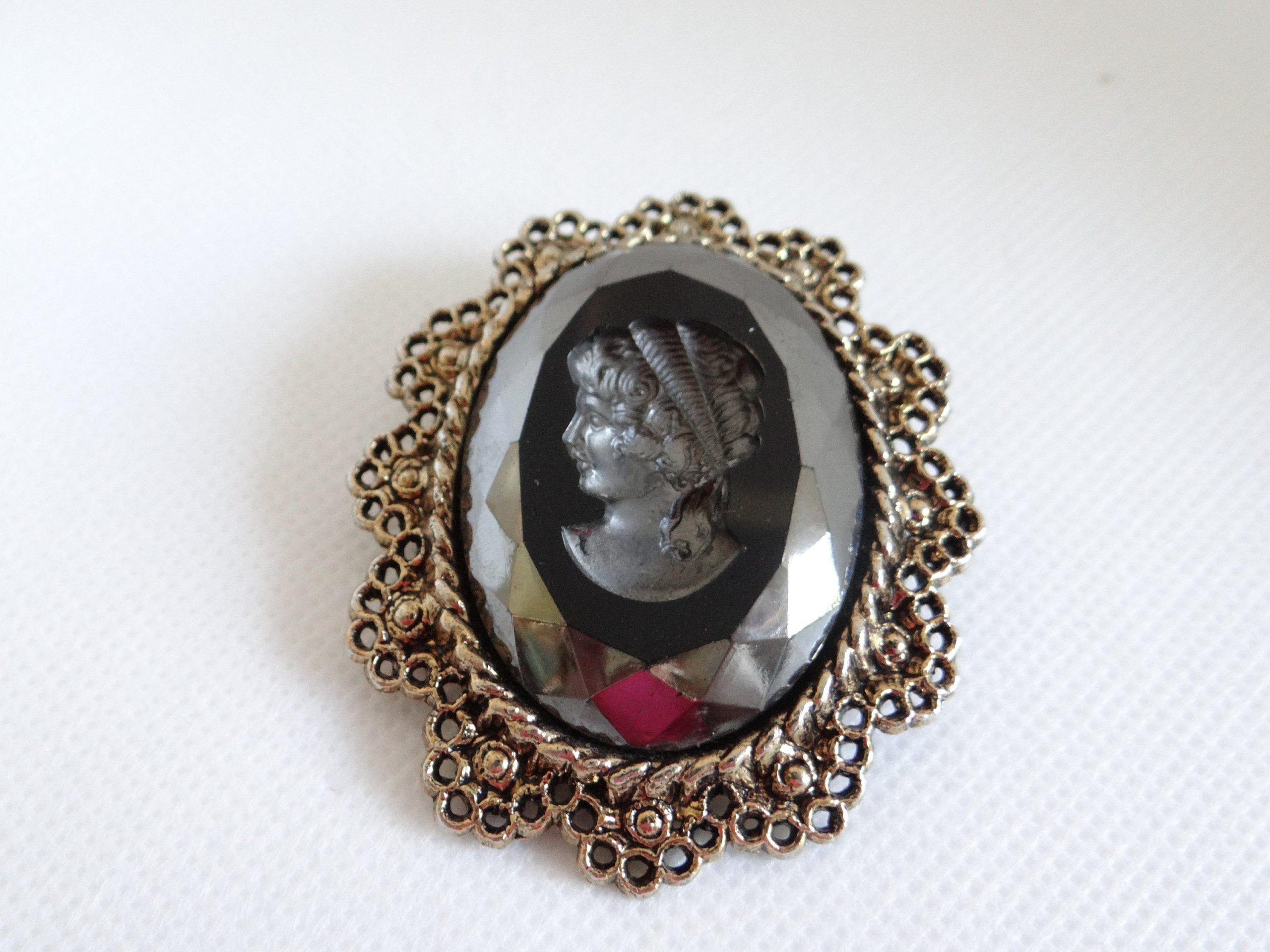 Black intaglio, Cameo Brooch Wallpaper, 2560x1920 HD Desktop