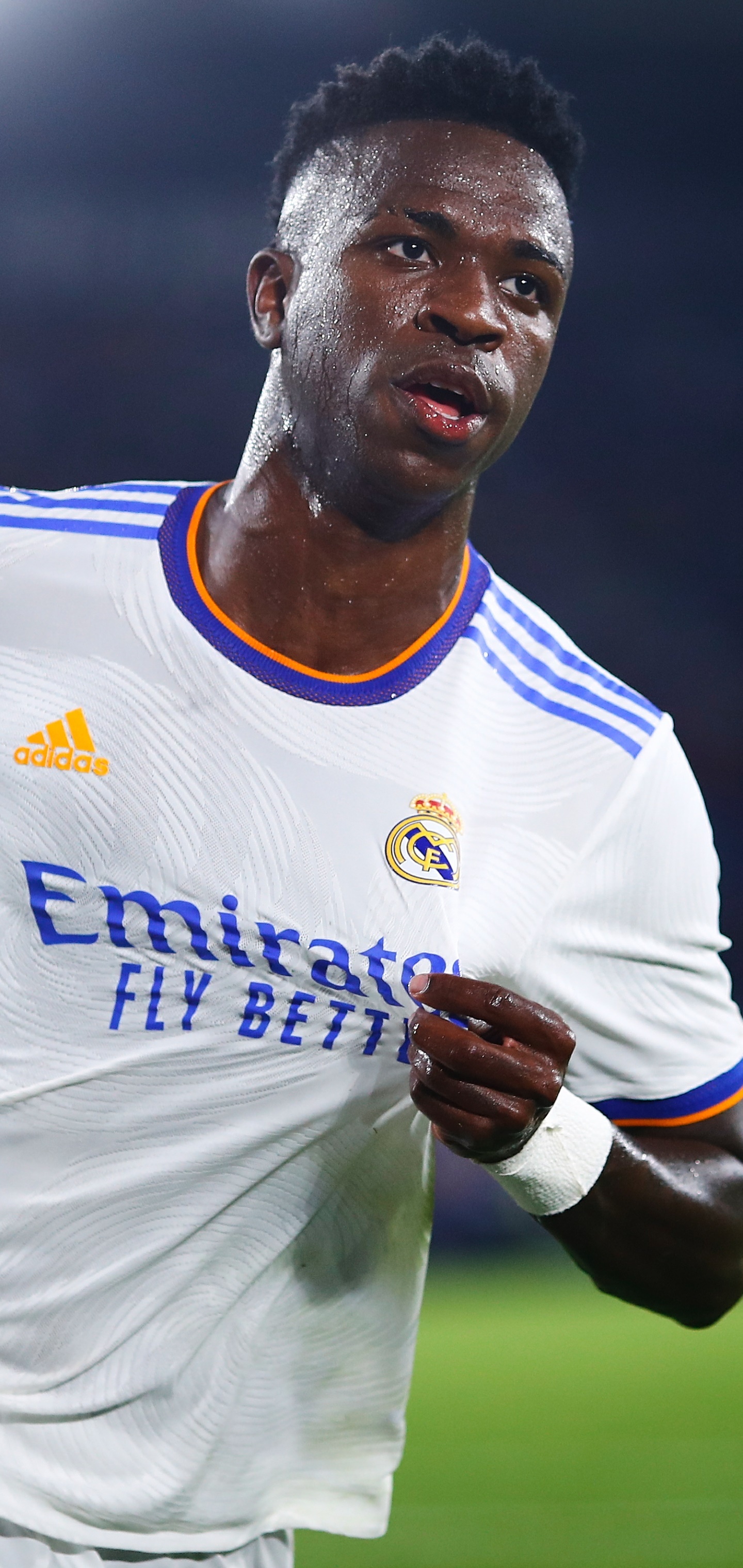 Vinicius Junior, Real Madrid home jersey, Real Madrid crest, HD Phone wallpaper