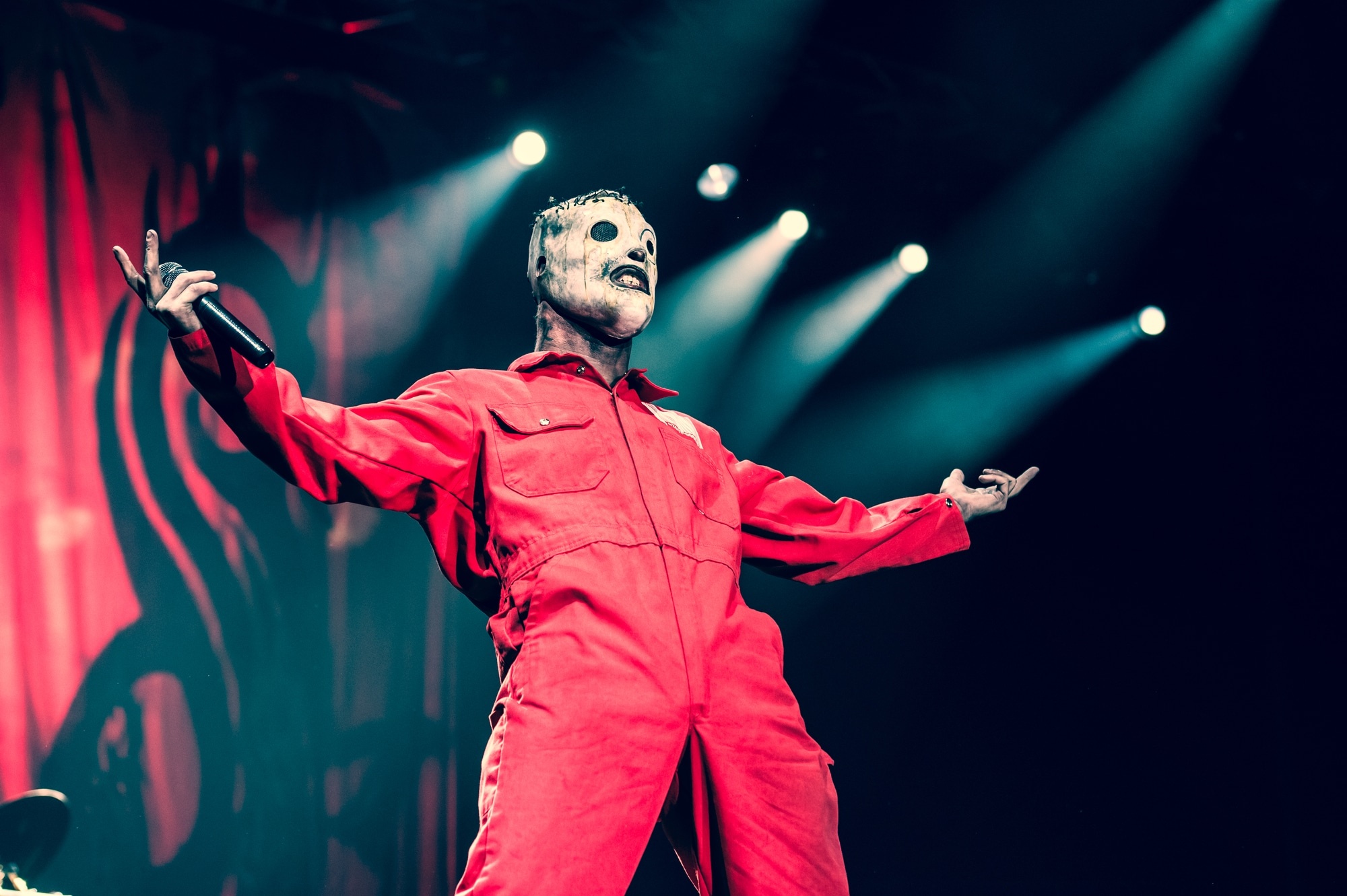 Corey Taylor, red Slipknot jumpsuit, concert stage spotlights, HD Desktop wallpaper