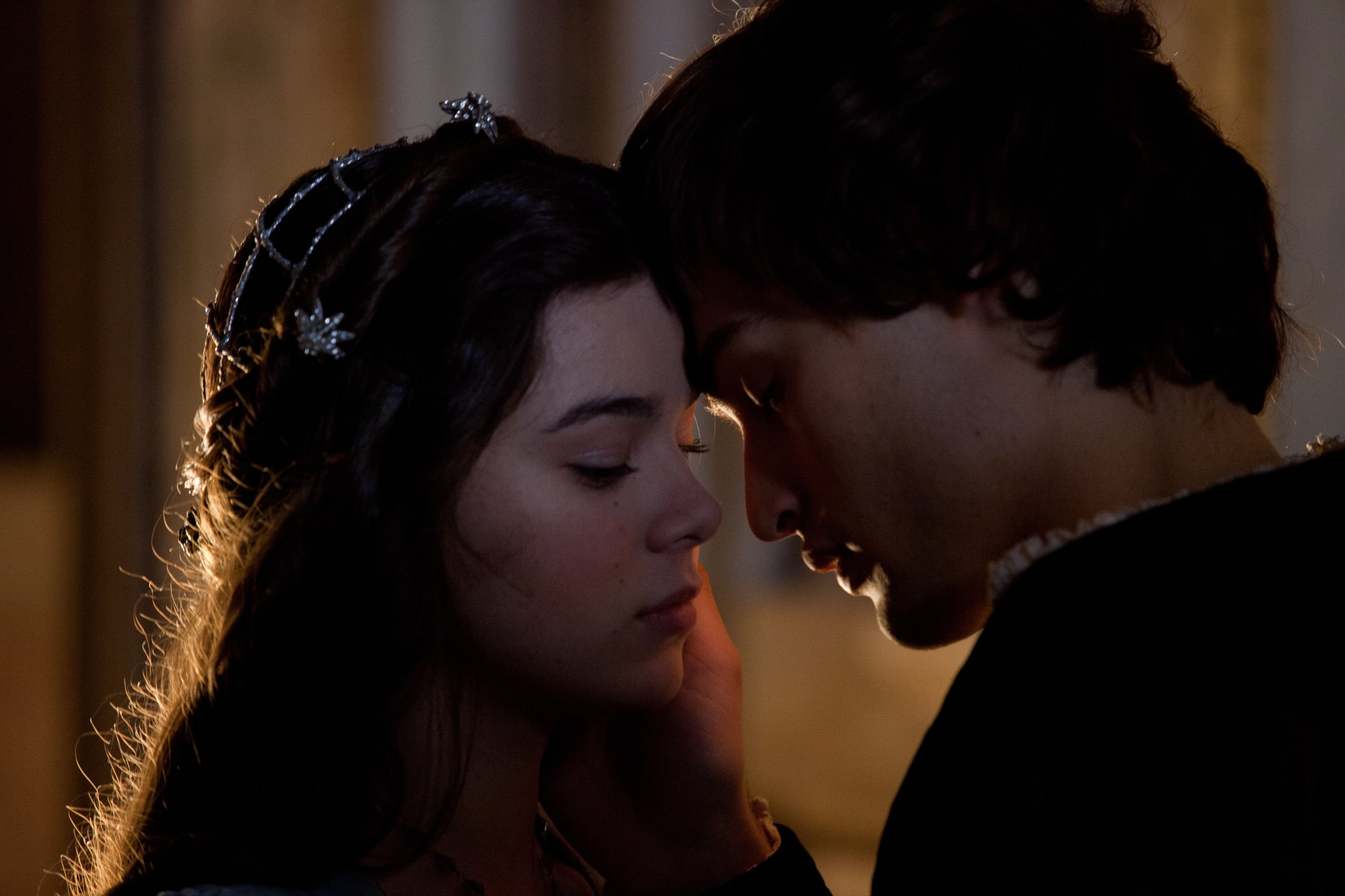 Romeo + Juliet, Intense chemistry, Poetic imagery, Memorable scenes, 3000x2000 HD Desktop