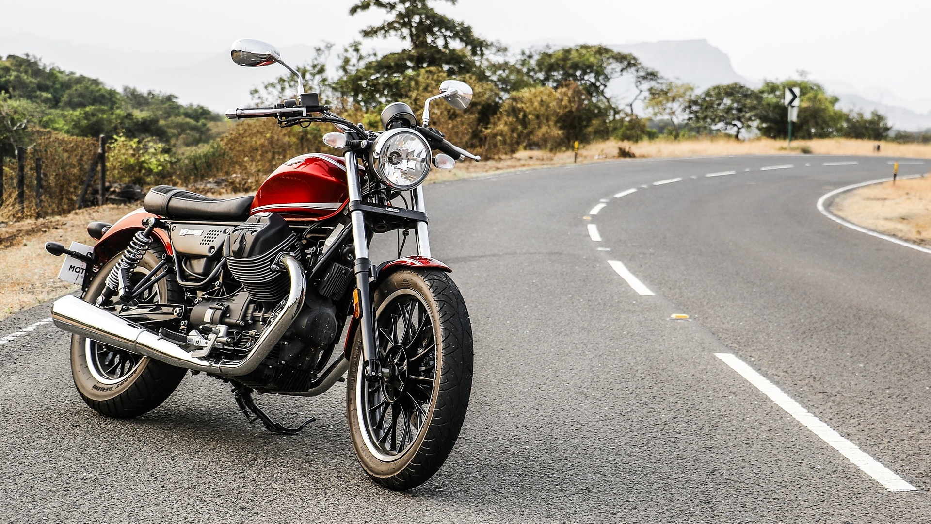 Moto Guzzi V9, Roamer yellow color, V9 color options, Stylish urban ride, 1920x1080 Full HD Desktop