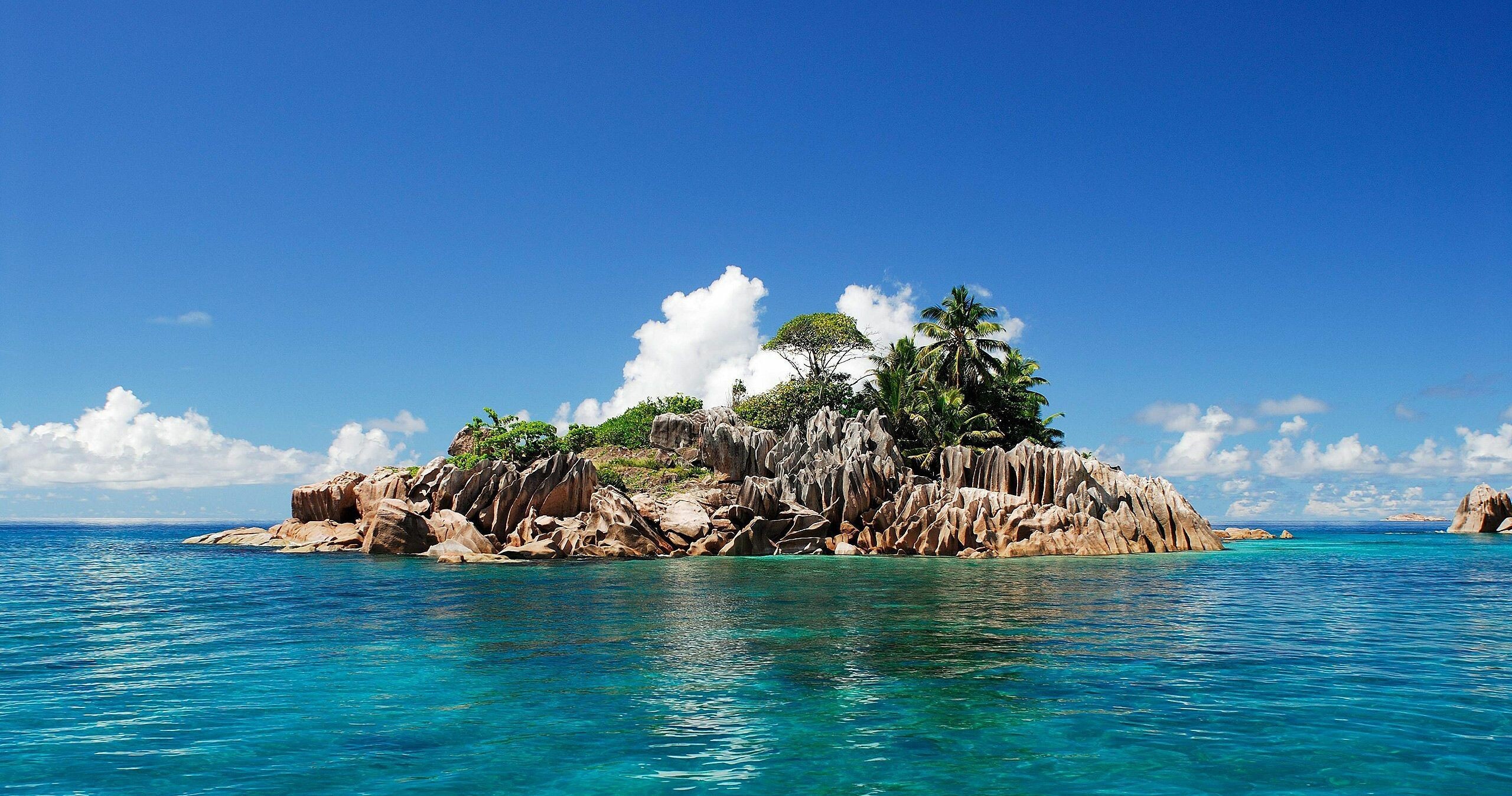 Private island, Exclusive getaway, Luxury retreat, HD wallpapers, 2560x1350 HD Desktop