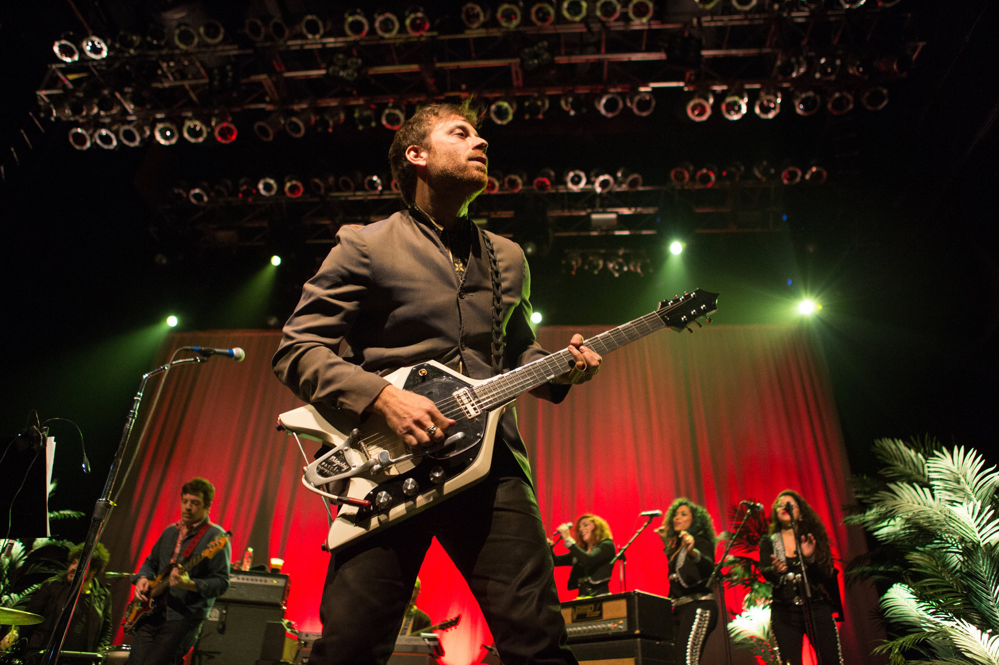 Terminal 5, Dan Auerbach Wallpaper, 2050x1370 HD Desktop