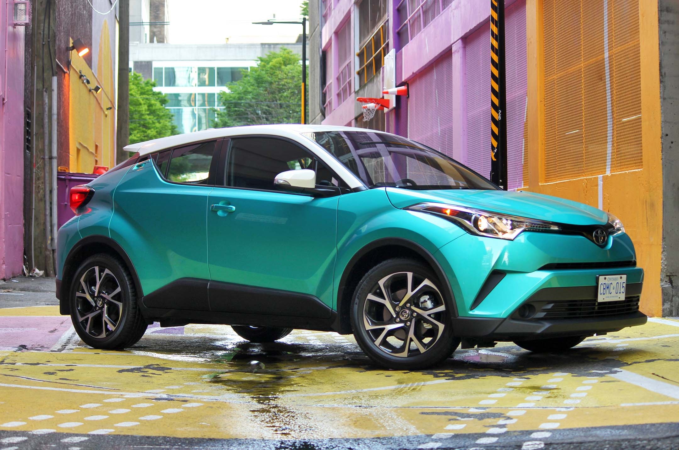 Toyota C-HR, Compact versatility, Big on style, Fun and agile, 2160x1440 HD Desktop