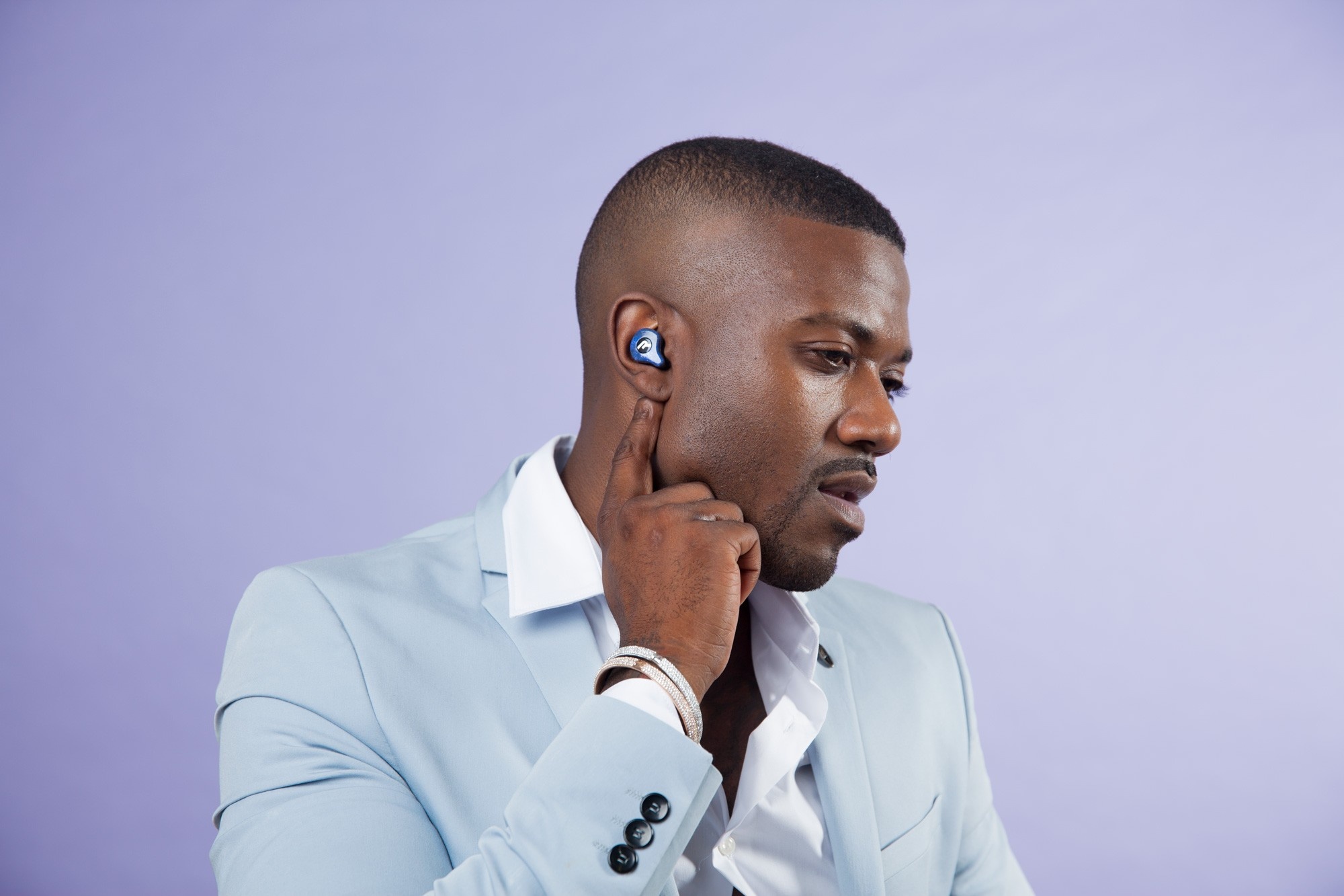 Earbuds by Ray J, SalesPGOVBR, 2000x1340 HD Desktop