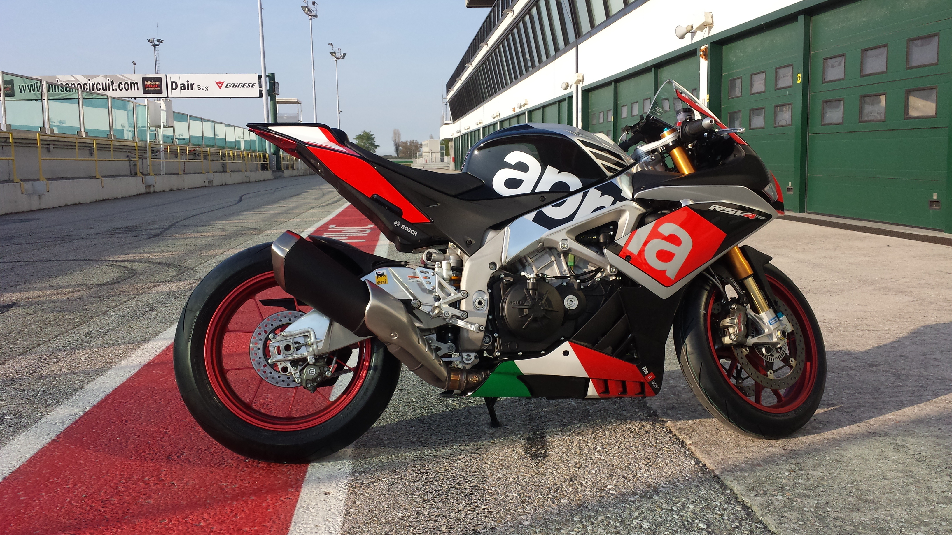 Aprilia RSV4, First ride experience, RSV4 RF review, Visordown's perspective, 3270x1840 HD Desktop