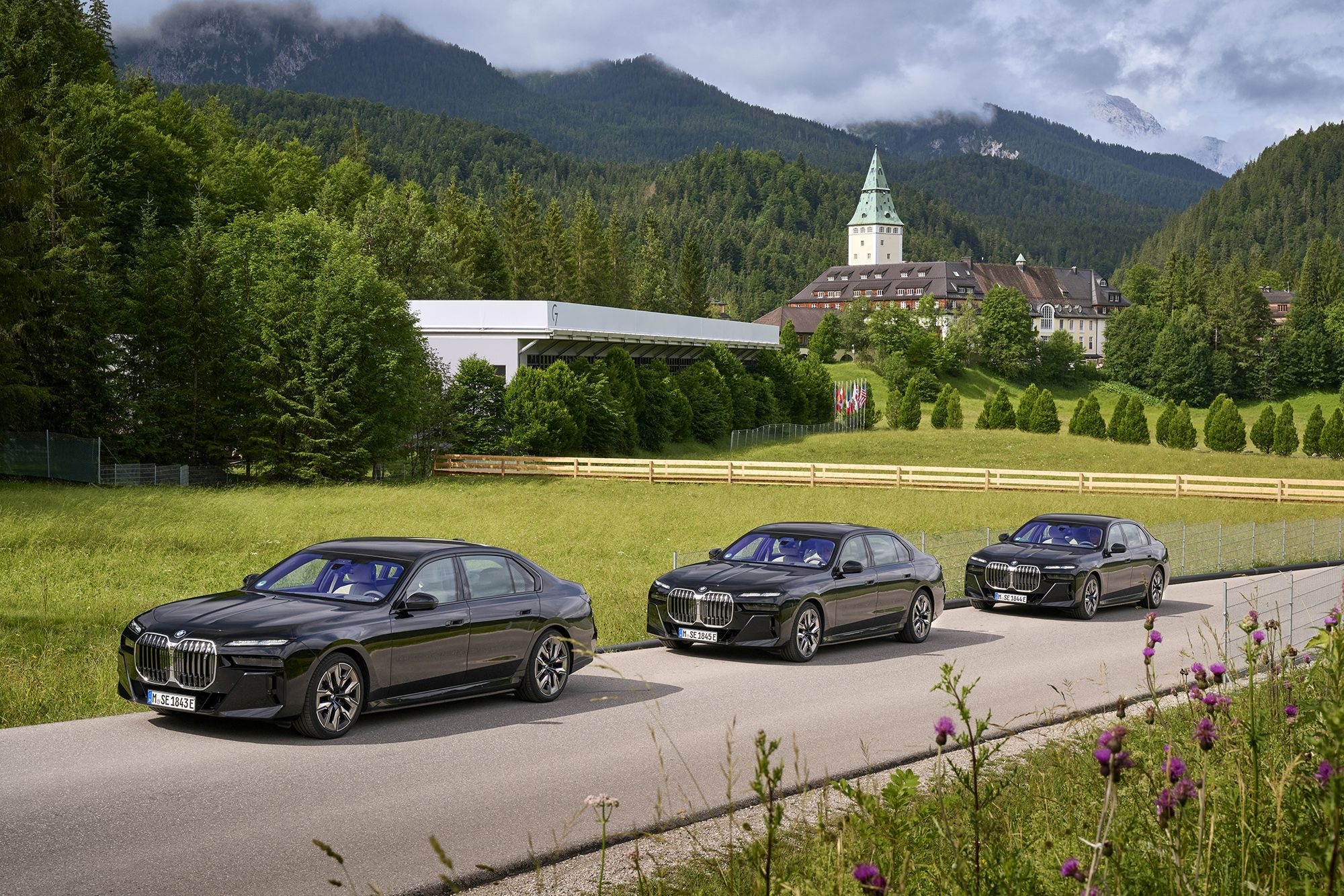 BMW i7, Armored, First of Its Kind, Protection, Luxury, 2000x1340 HD Desktop
