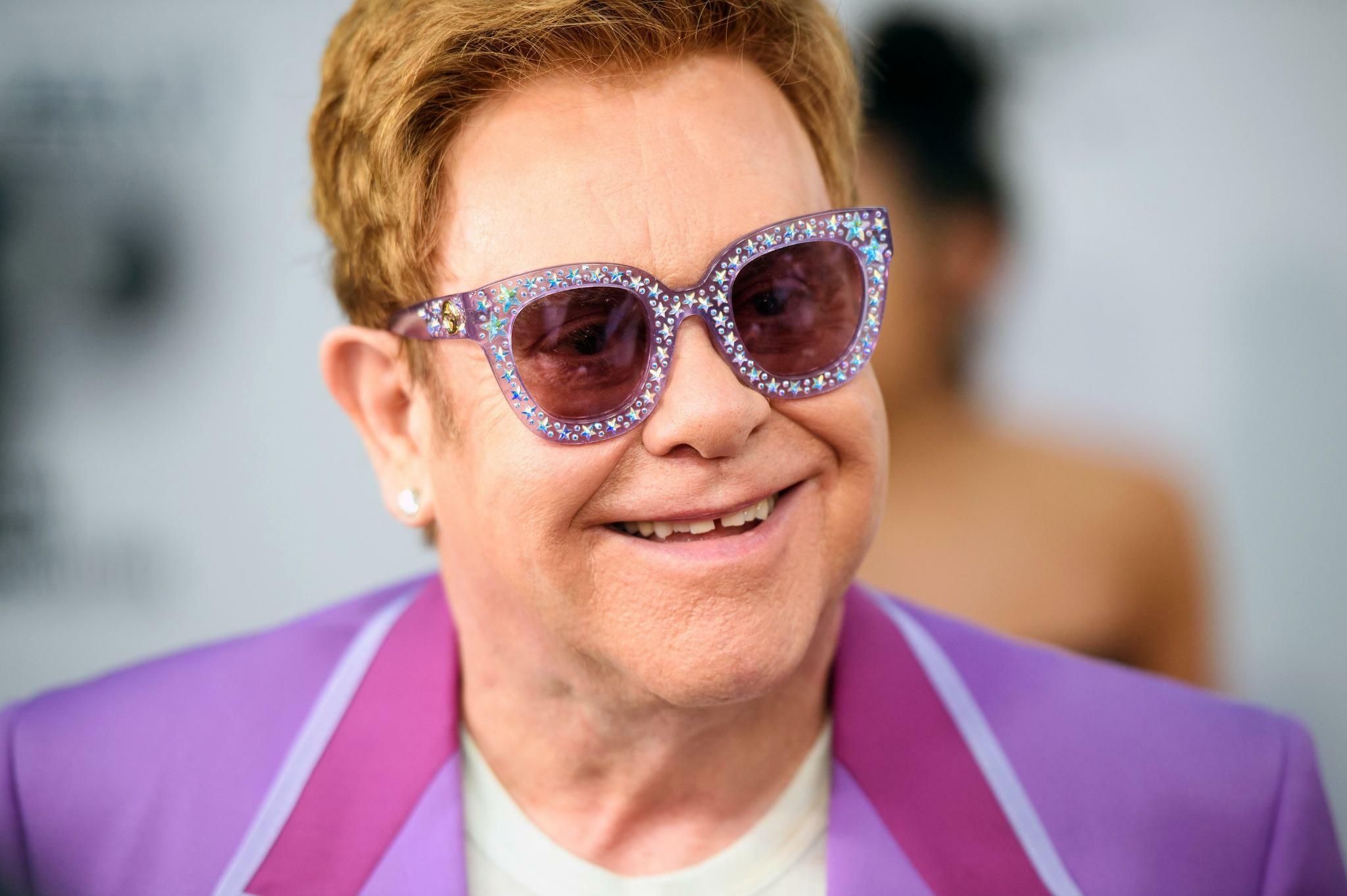 Elton John, Songs, Lockdown album, Panorama, 2050x1370 HD Desktop