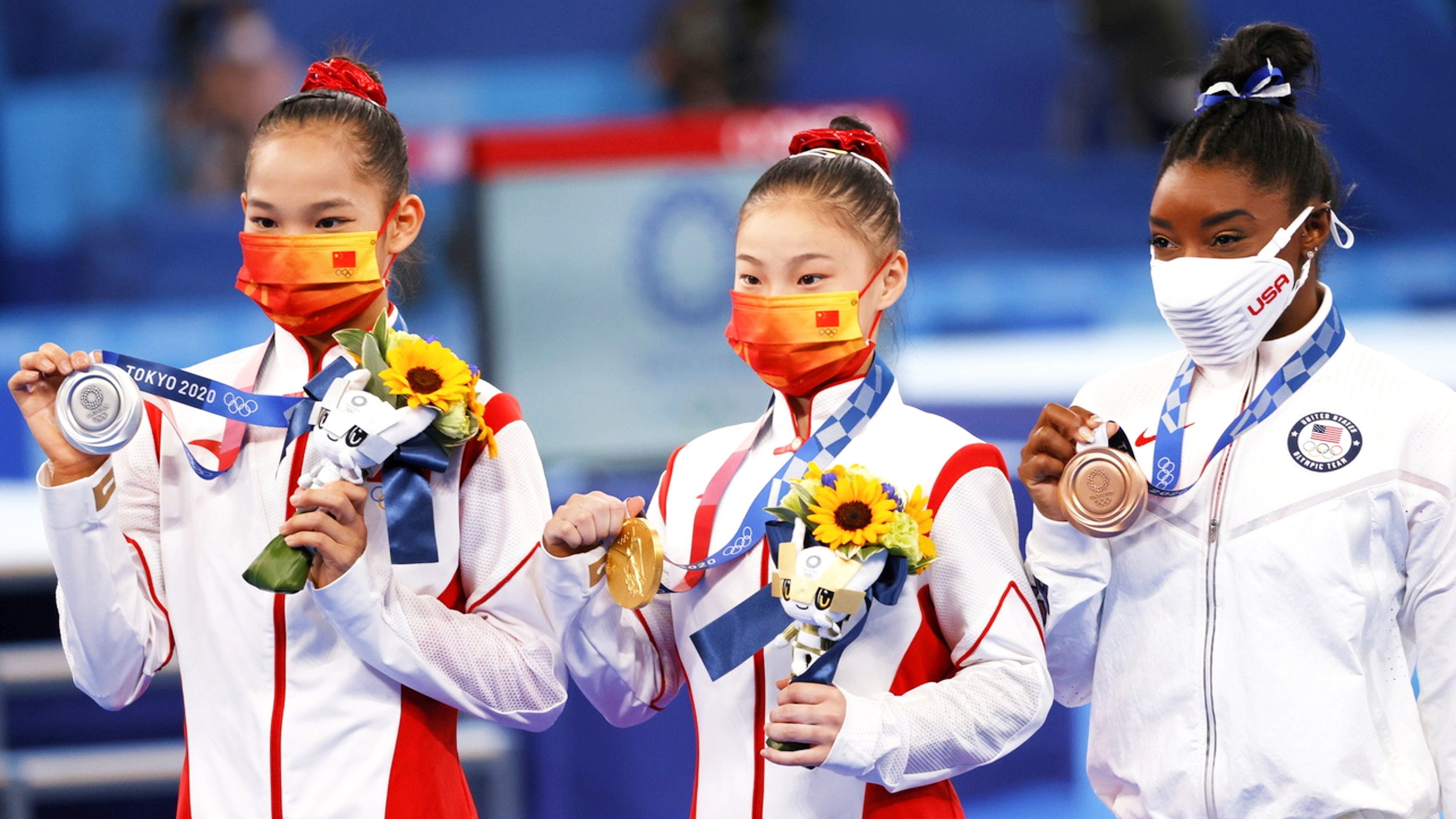 Tang Xijing, Gymnastique biles en, Bronze la poutre, Chenchen en or, 3840x2160 4K Desktop