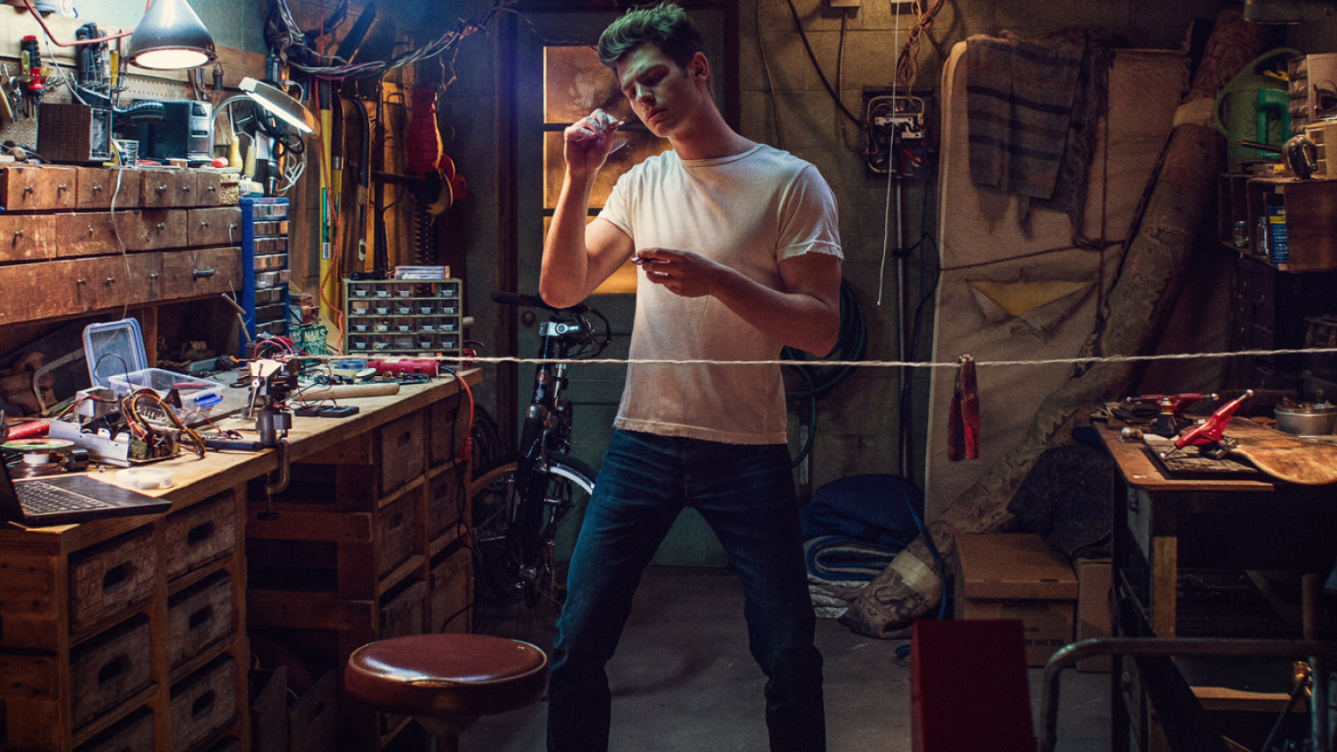 Andrew Garfield, Peter Parker, cluttered garage workshop, Full HD Desktop wallpaper