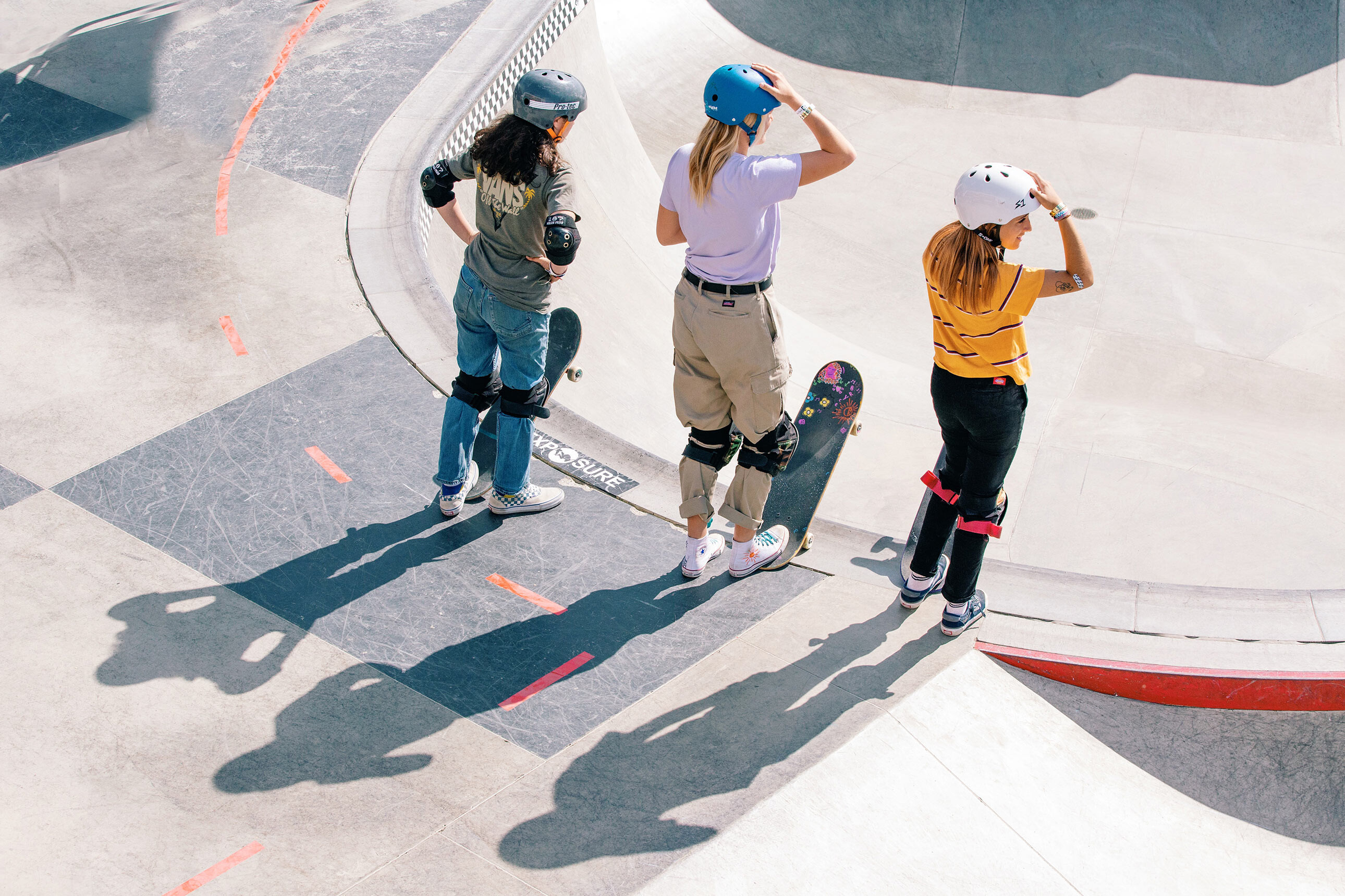 Skate park, Girl Skateboarding Wallpaper, 2580x1720 HD Desktop