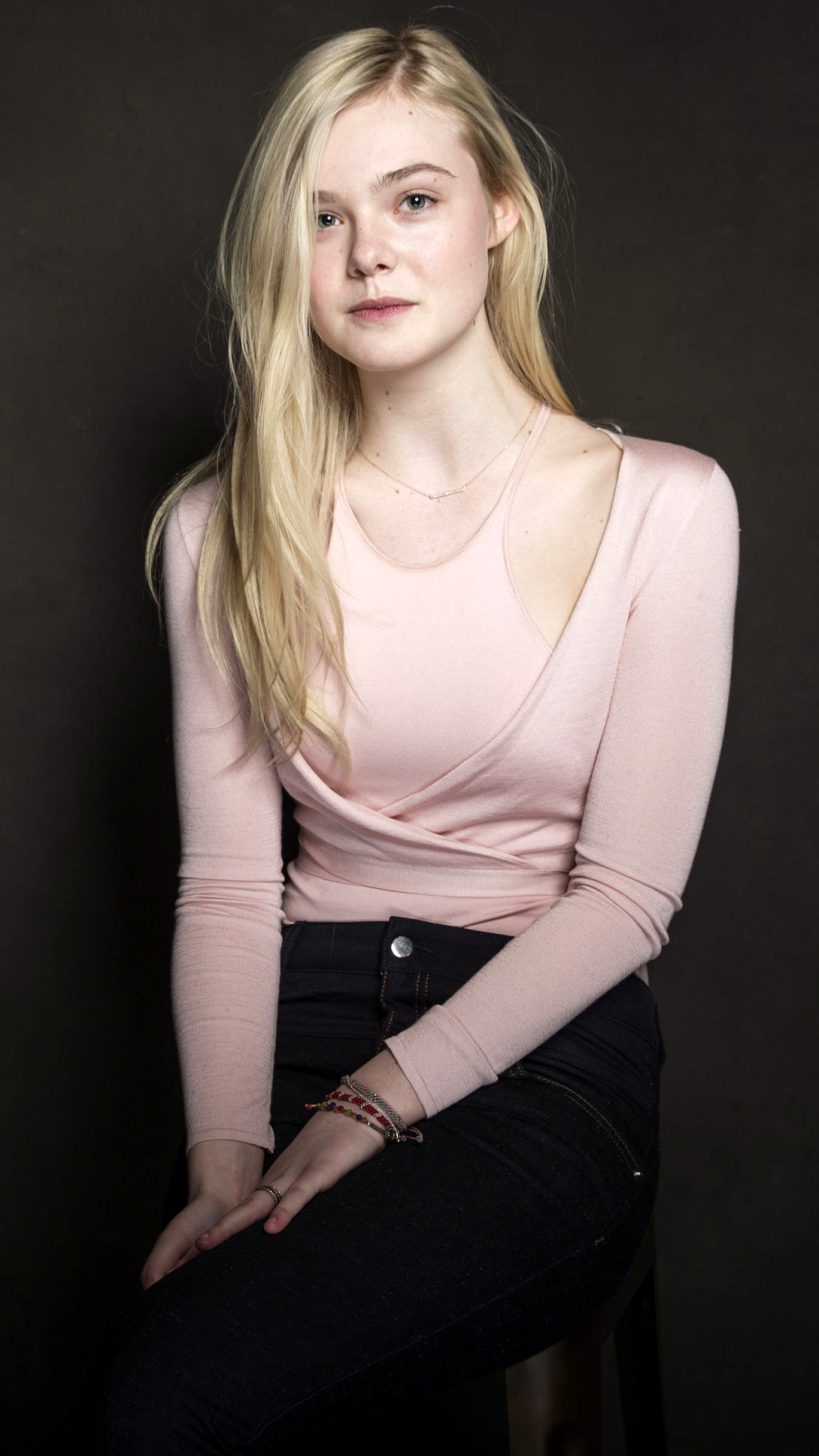 Elle Fanning, Celebrity, Actress, Hollywood, 1080x1920 Full HD Phone