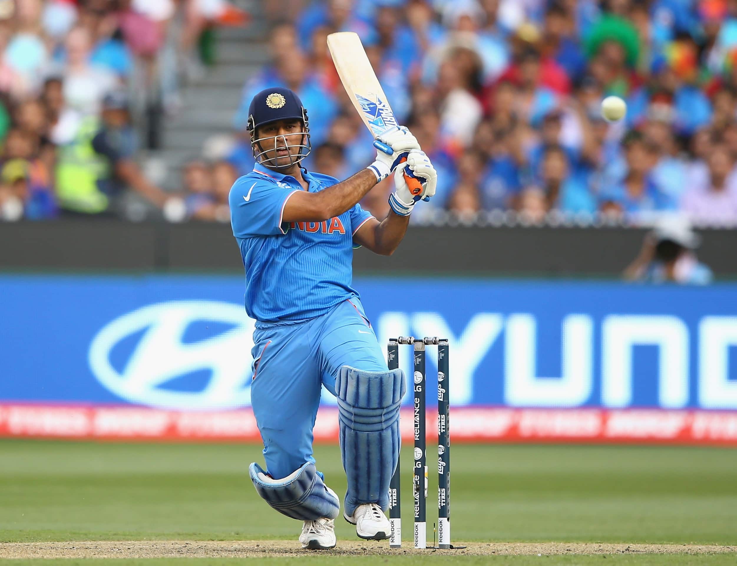 Mahendra Singh Dhoni, Spartan cricket bat, cricket stumps and bails, HD Desktop wallpaper