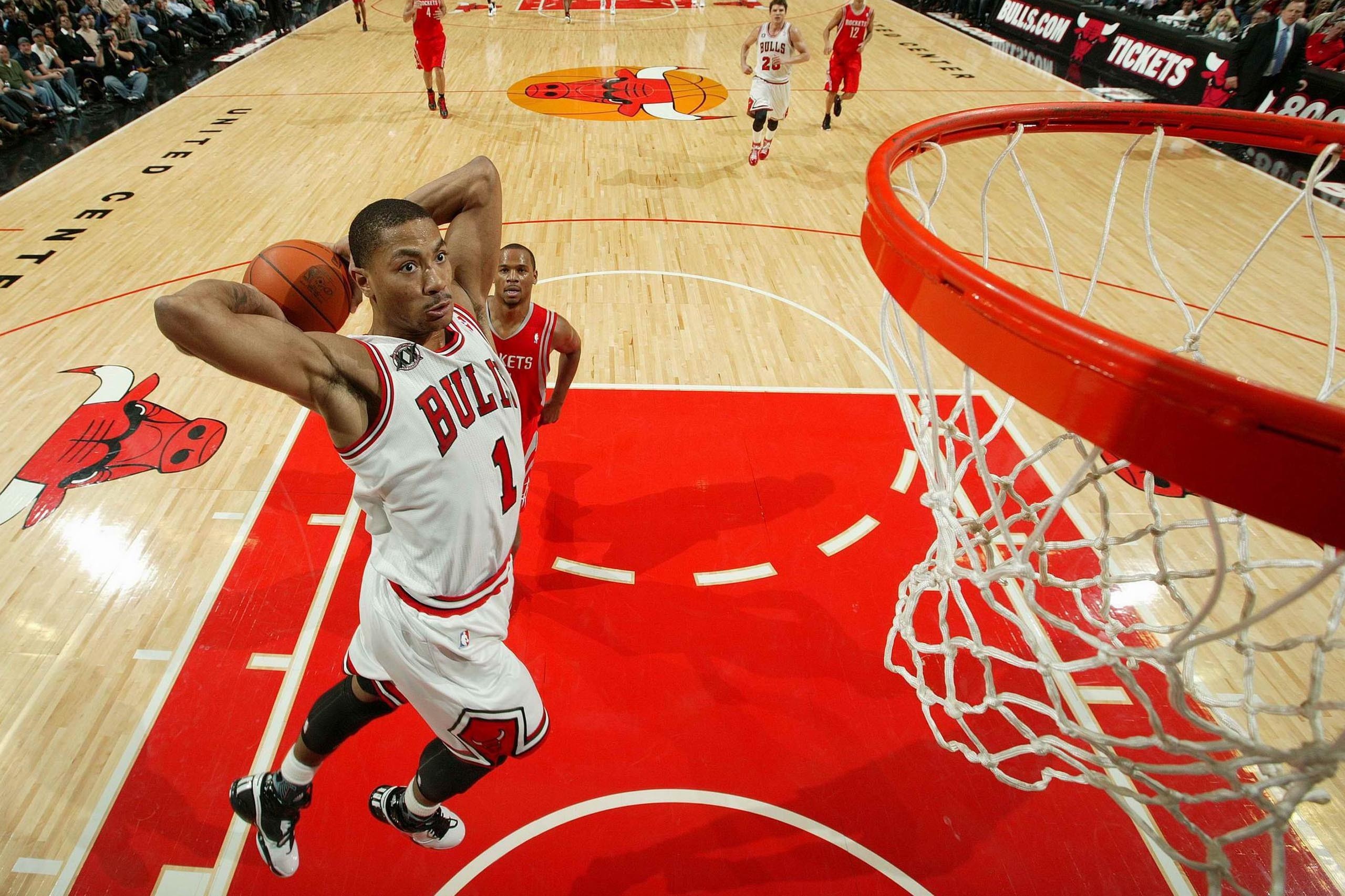 Derrick Rose slam dunk, Chicago Bulls basketball court, Basketball rim and net, HD Desktop wallpaper