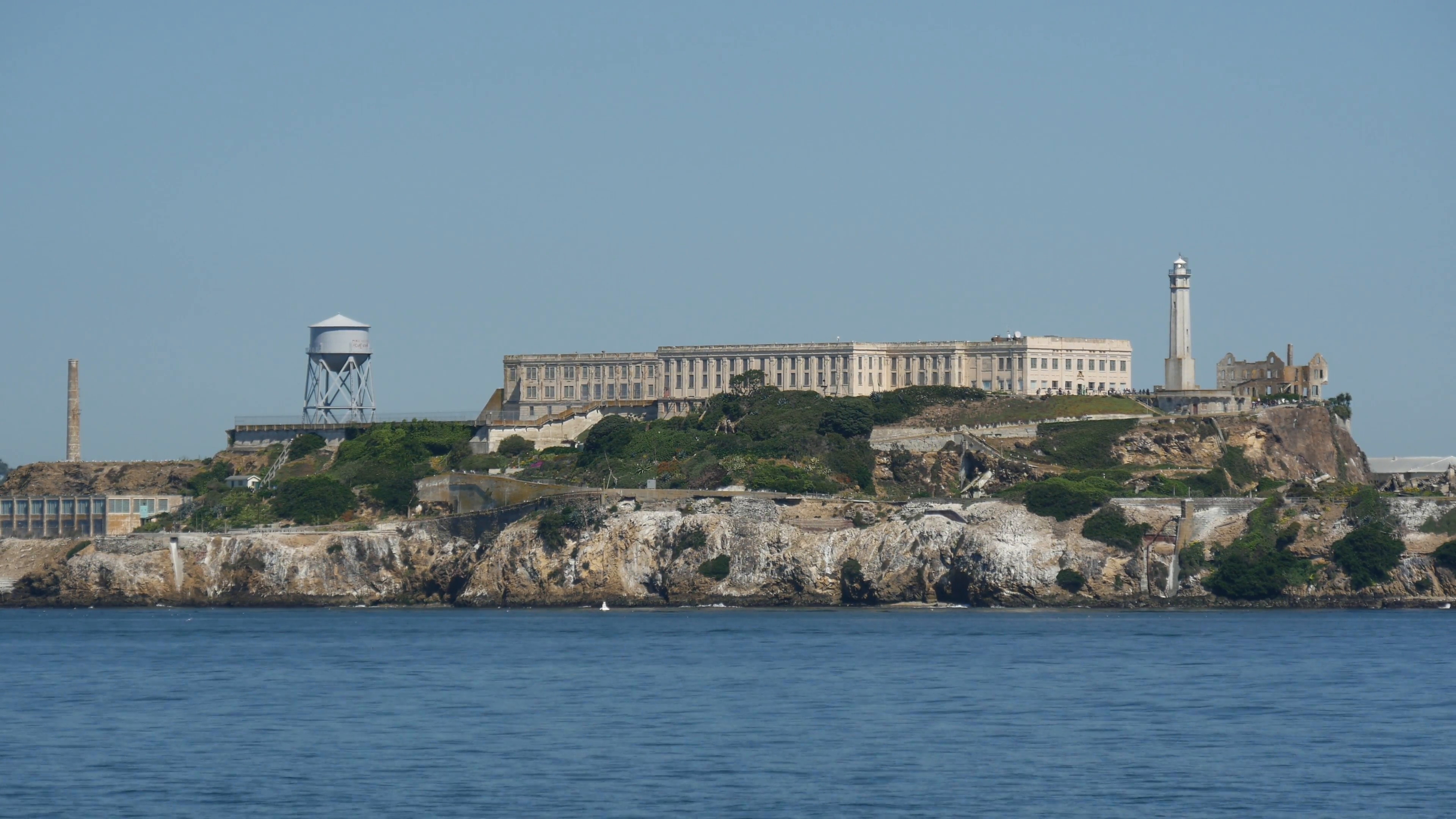 Abandoned Alcatraz building, Eerie atmosphere, Haunting beauty, Urban decay, 3840x2160 4K Desktop