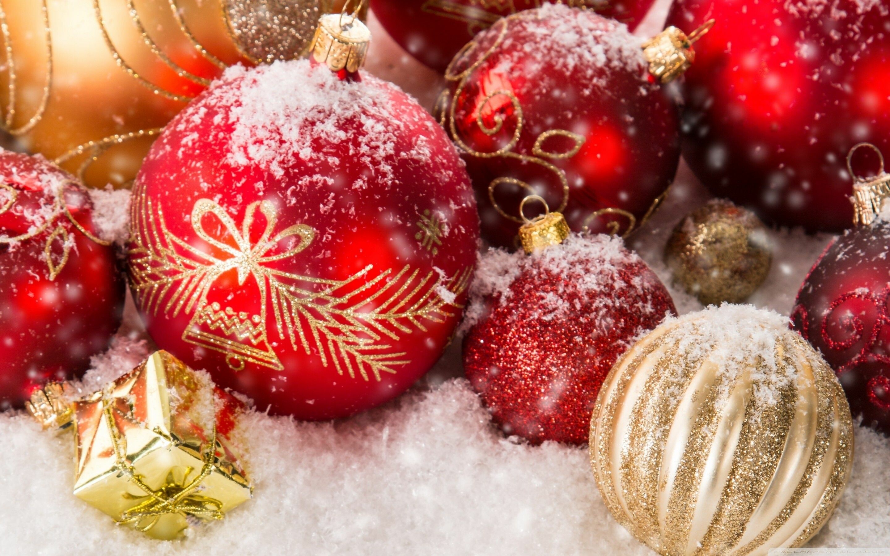 Holiday ornaments, Decorative accents, Festive beauty, Christmas joy, 2880x1800 HD Desktop