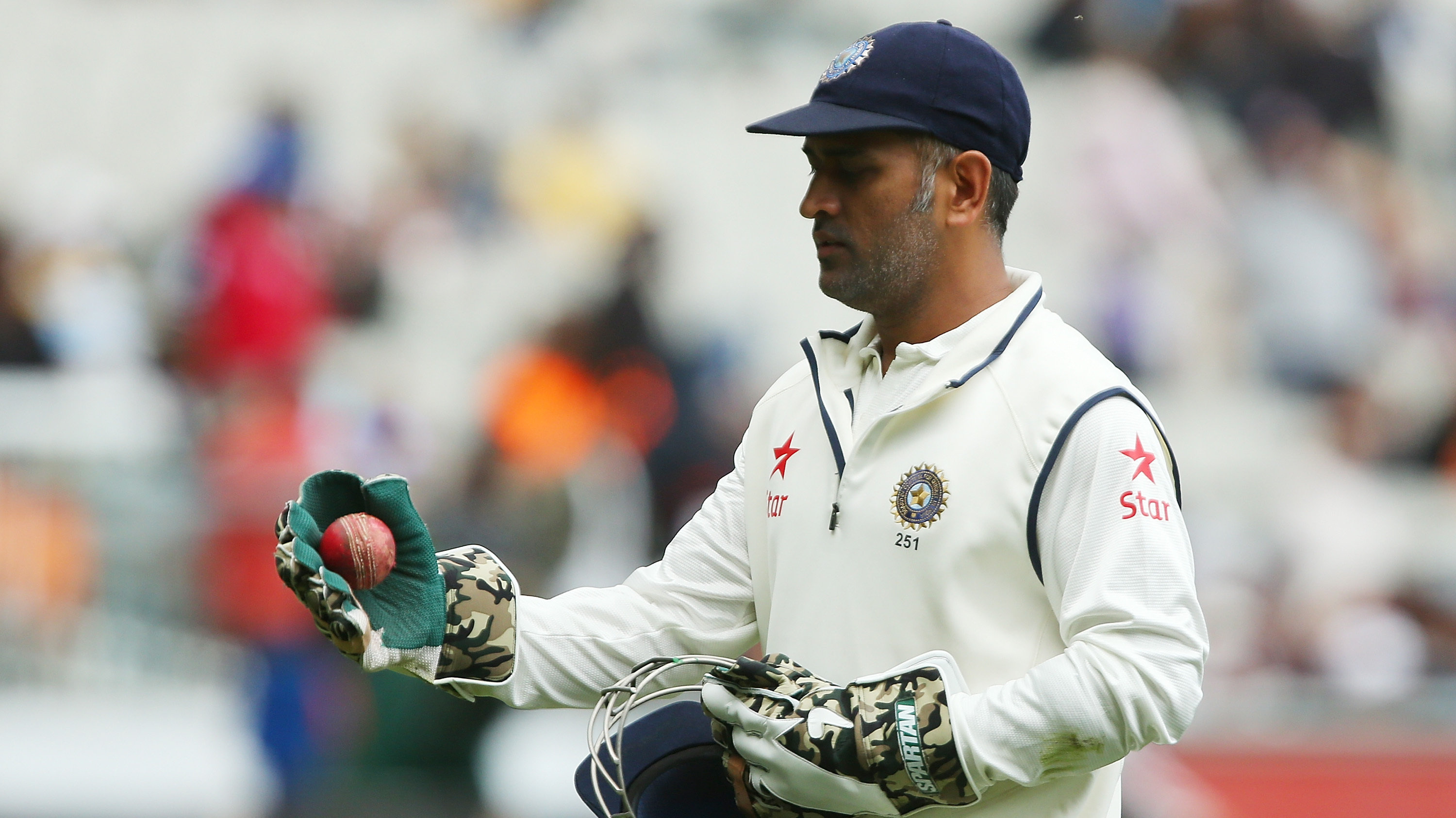 Mahendra Singh Dhoni, Spartan wicketkeeping gloves, red cricket ball, HD Desktop wallpaper