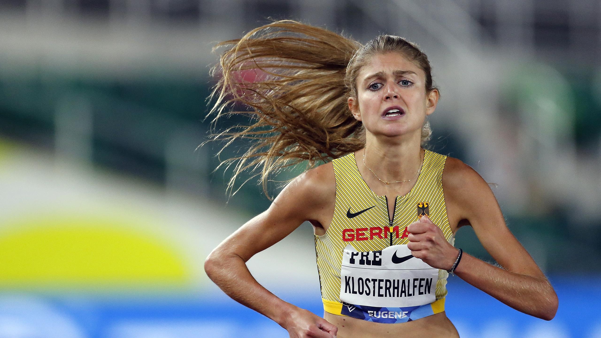 Konstanze Klosterhalfen, Track and field excellence, Emerging star, Athlete achievement, 2560x1440 HD Desktop