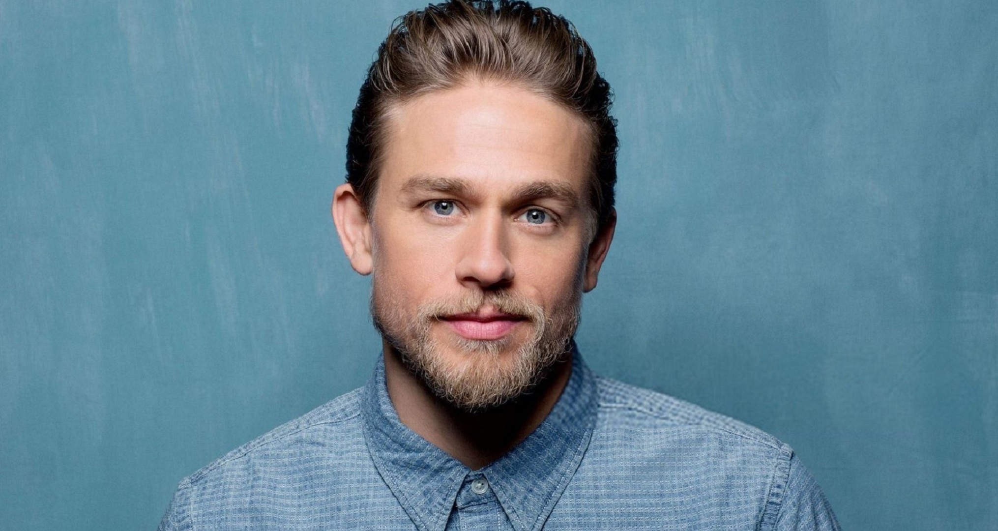 Charlie Hunnam, HD wallpaper, Striking visuals, Versatile actor, 2030x1080 HD Desktop