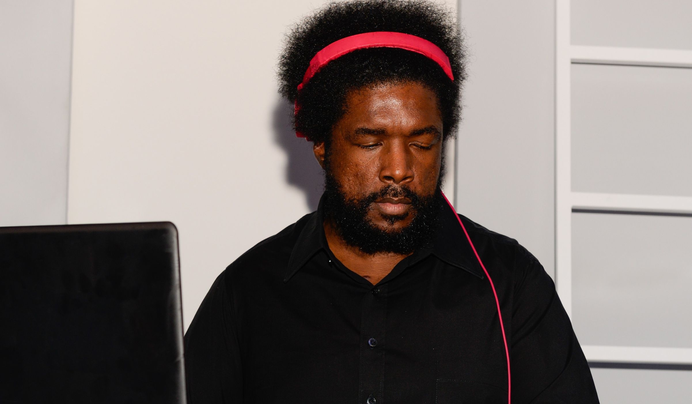 Inexpensive headphones, Questlove, Tests, 2410x1410 HD Desktop