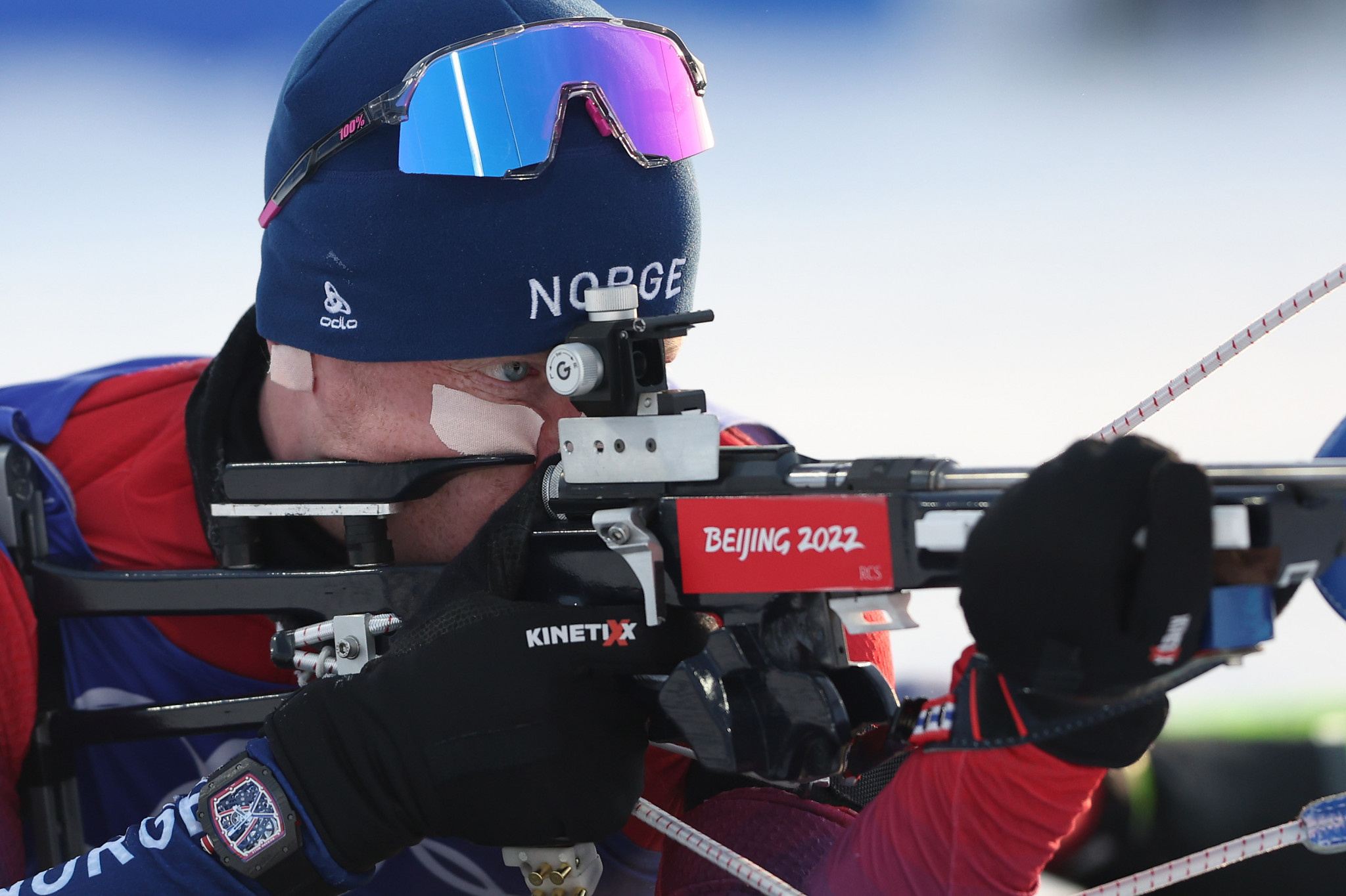 Johannes Thingnes Bo, Record-breaking gold, Biathlon victory, Beijing 2022 triumph, 2050x1370 HD Desktop