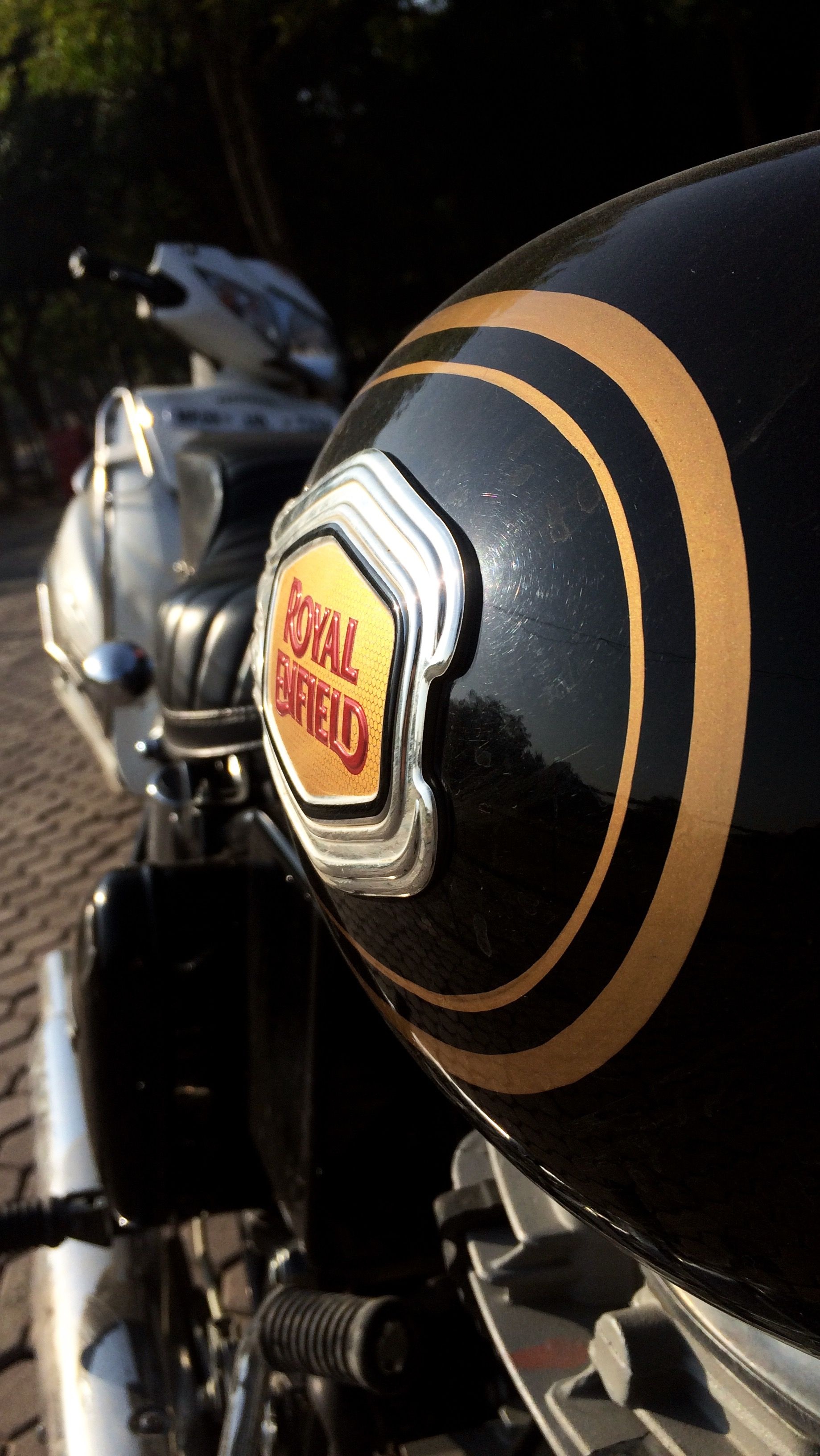 Royal Enfield Bullet, ROYAL ENFIELD emblem, white motor scooter, HD Phone wallpaper