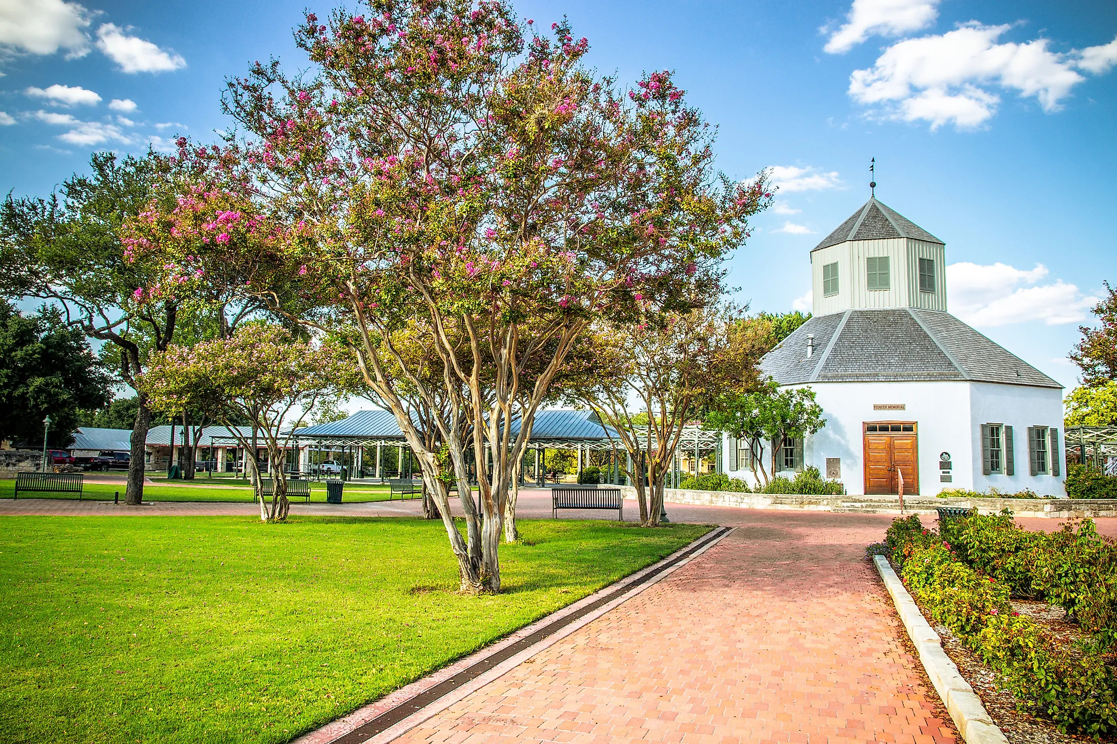 Texas charm, Quaint beauty, Vibrant community, Travel destination, 2200x1470 HD Desktop