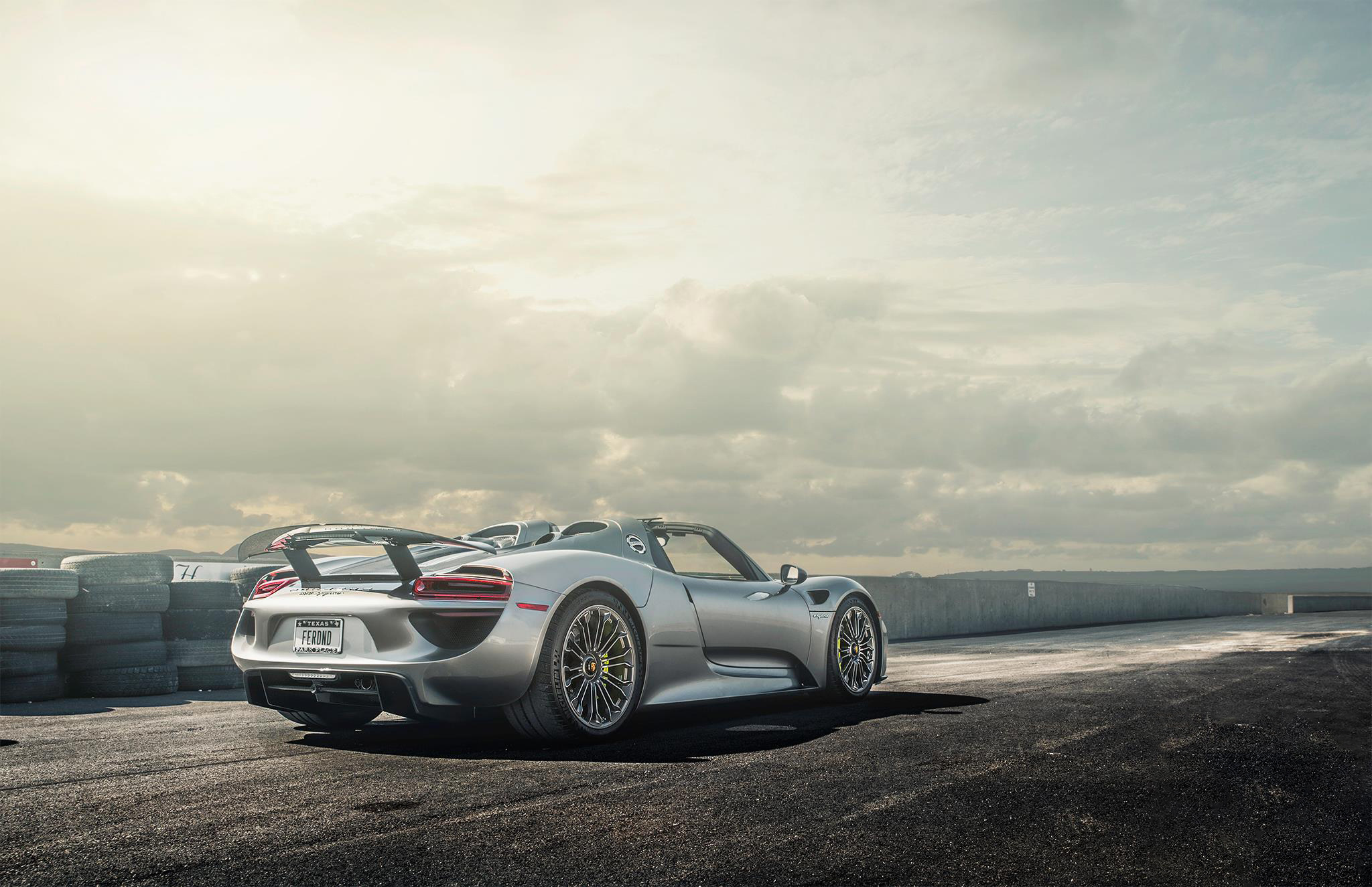 Porsche 918 Spyder, Tire wall barrier, Asphalt race track, HD Desktop wallpaper