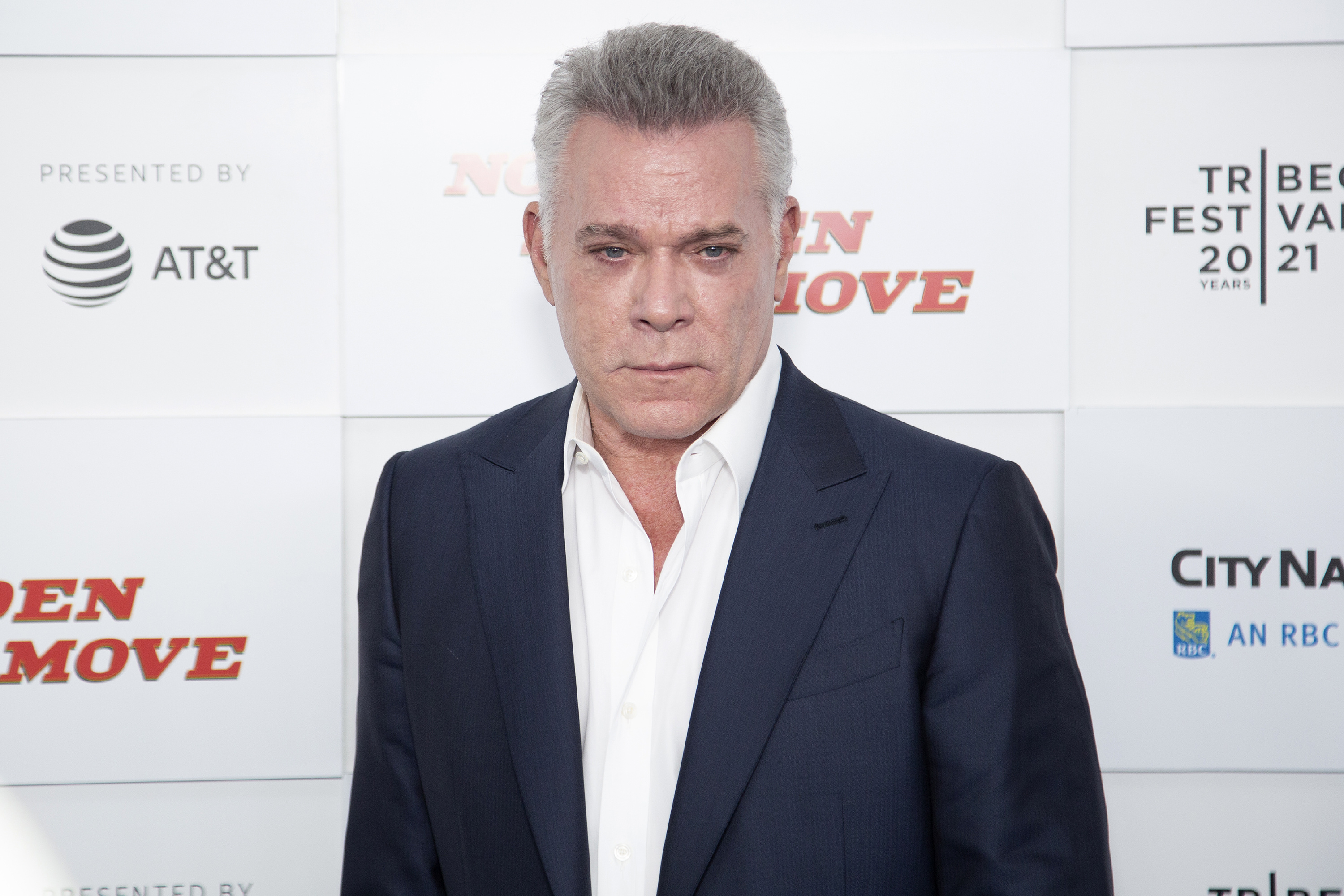 Ray Liotta, No Sudden Move star, Master of villainy, Interviews and insights, 3000x2000 HD Desktop