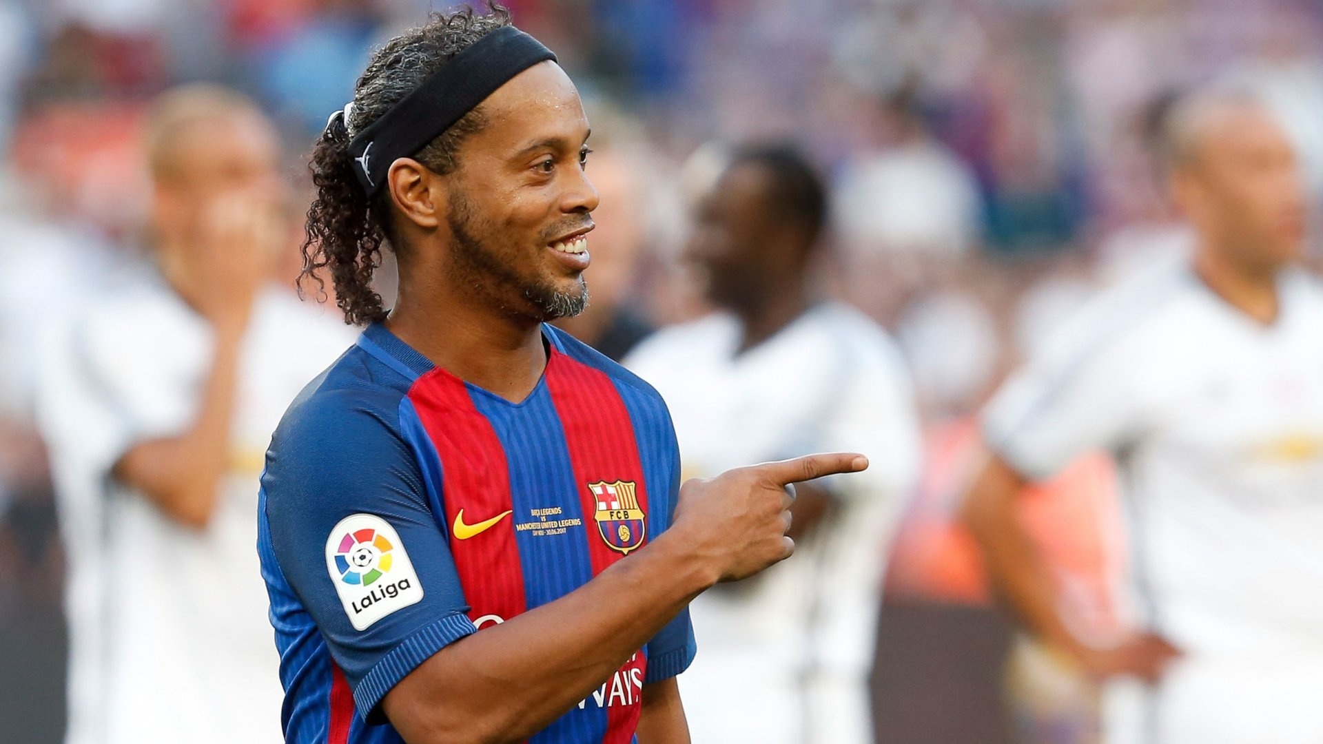 Ronaldinho, FC Barcelona jersey, LaLiga sleeve patch, Full HD Desktop wallpaper